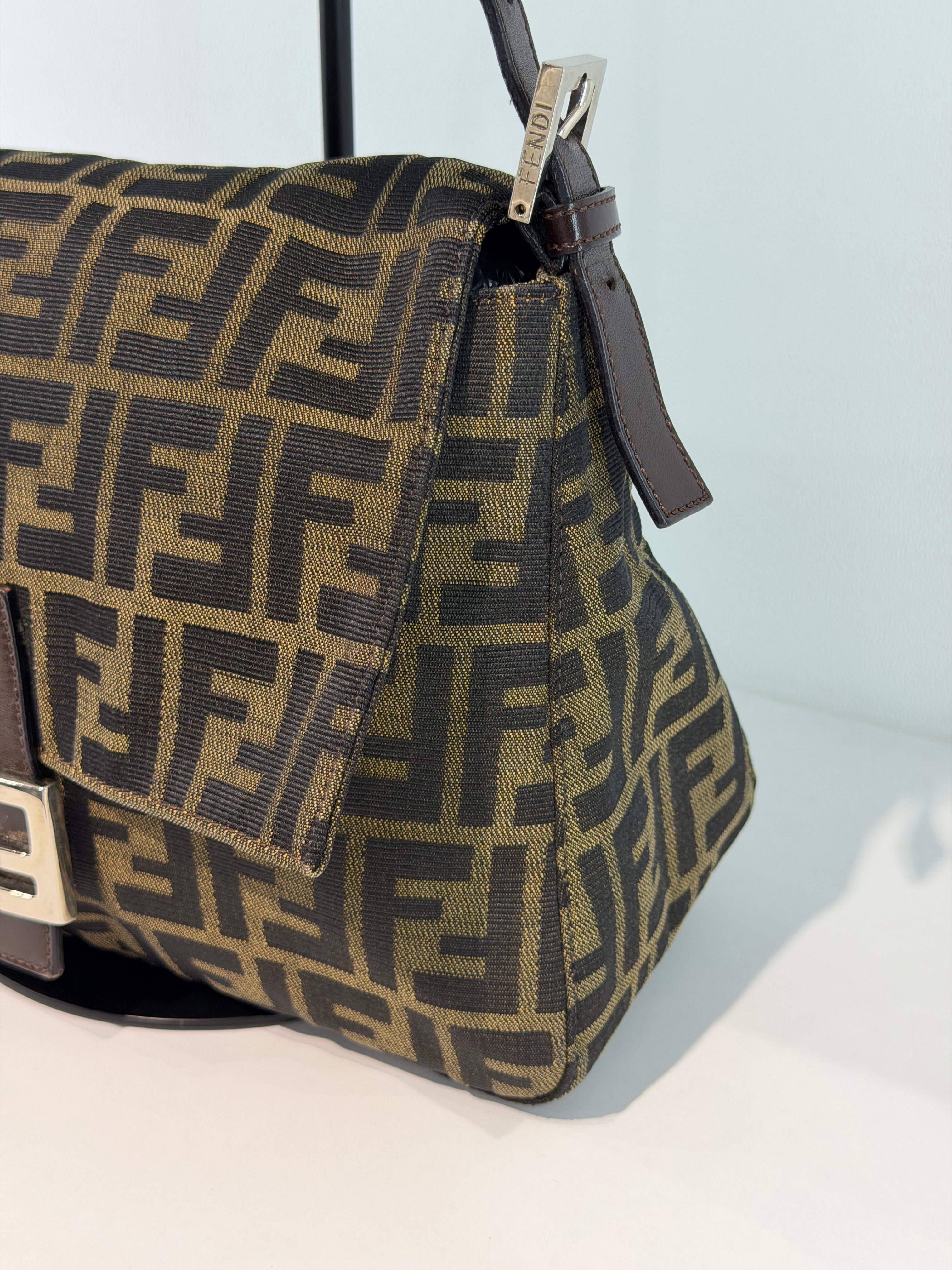Borsa Fendi Mamma Baguette in Tela con Caratteristico Motivo Zucca