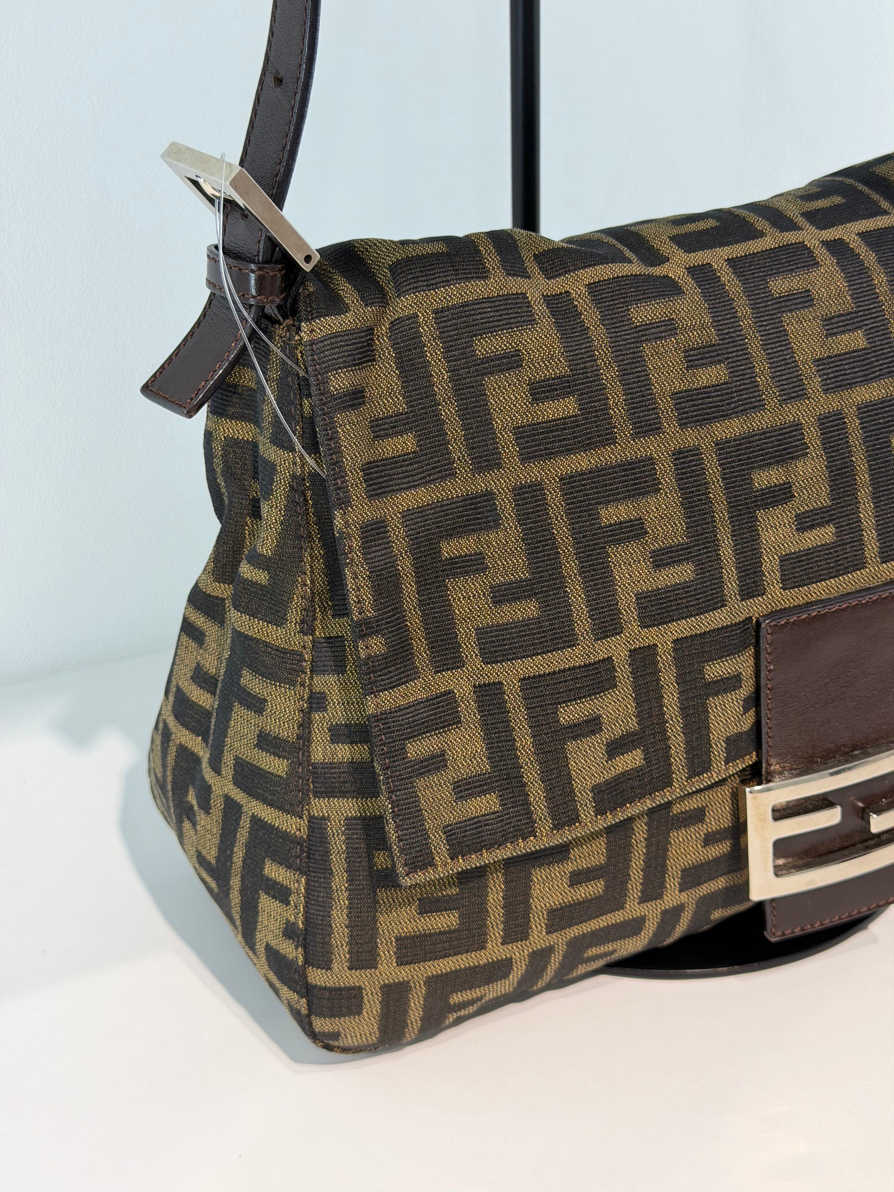 Borsa Fendi Mamma Baguette in Tela con Caratteristico Motivo Zucca