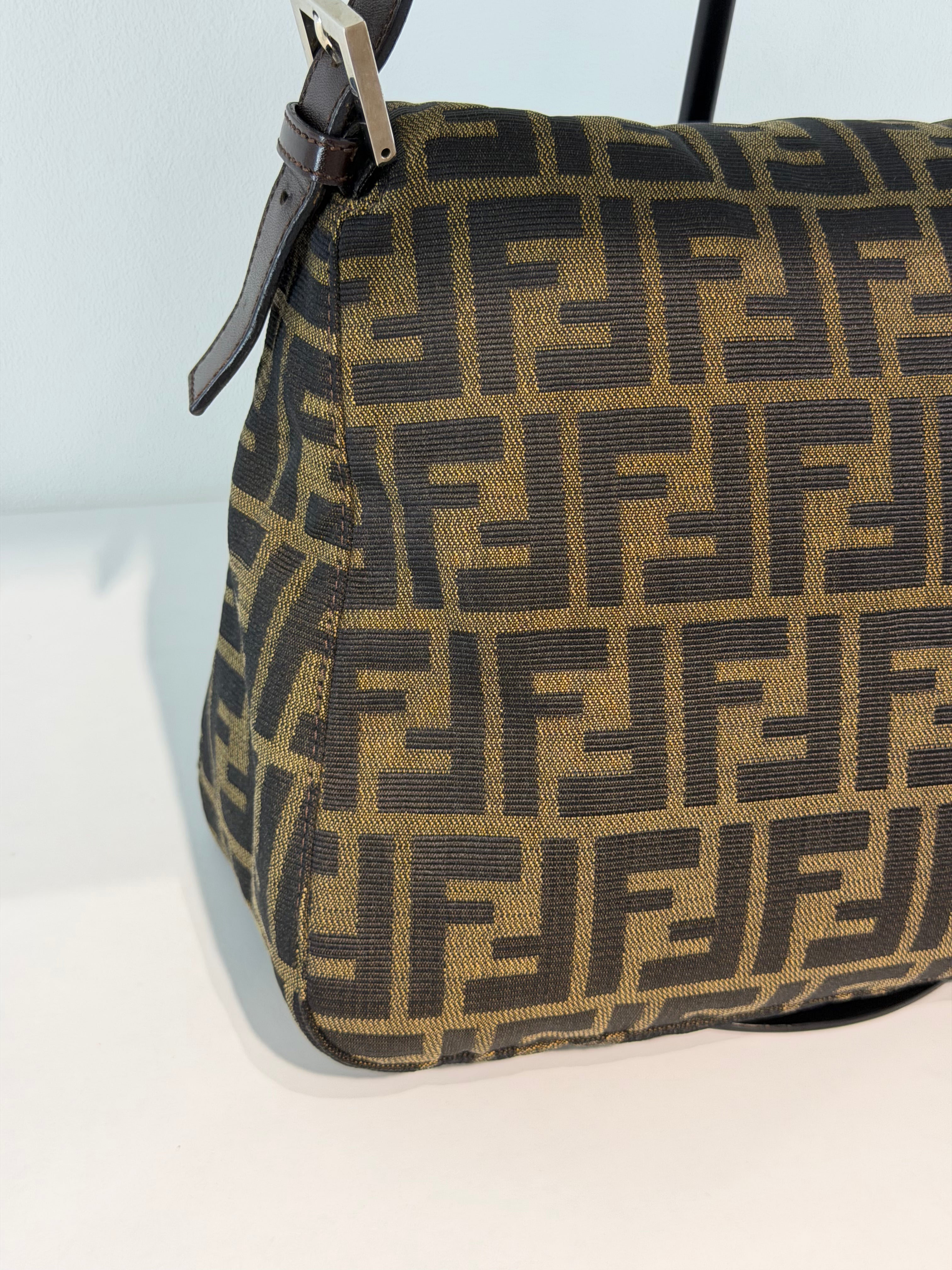 Borsa Fendi Mamma Baguette in Tela con Caratteristico Motivo Zucca