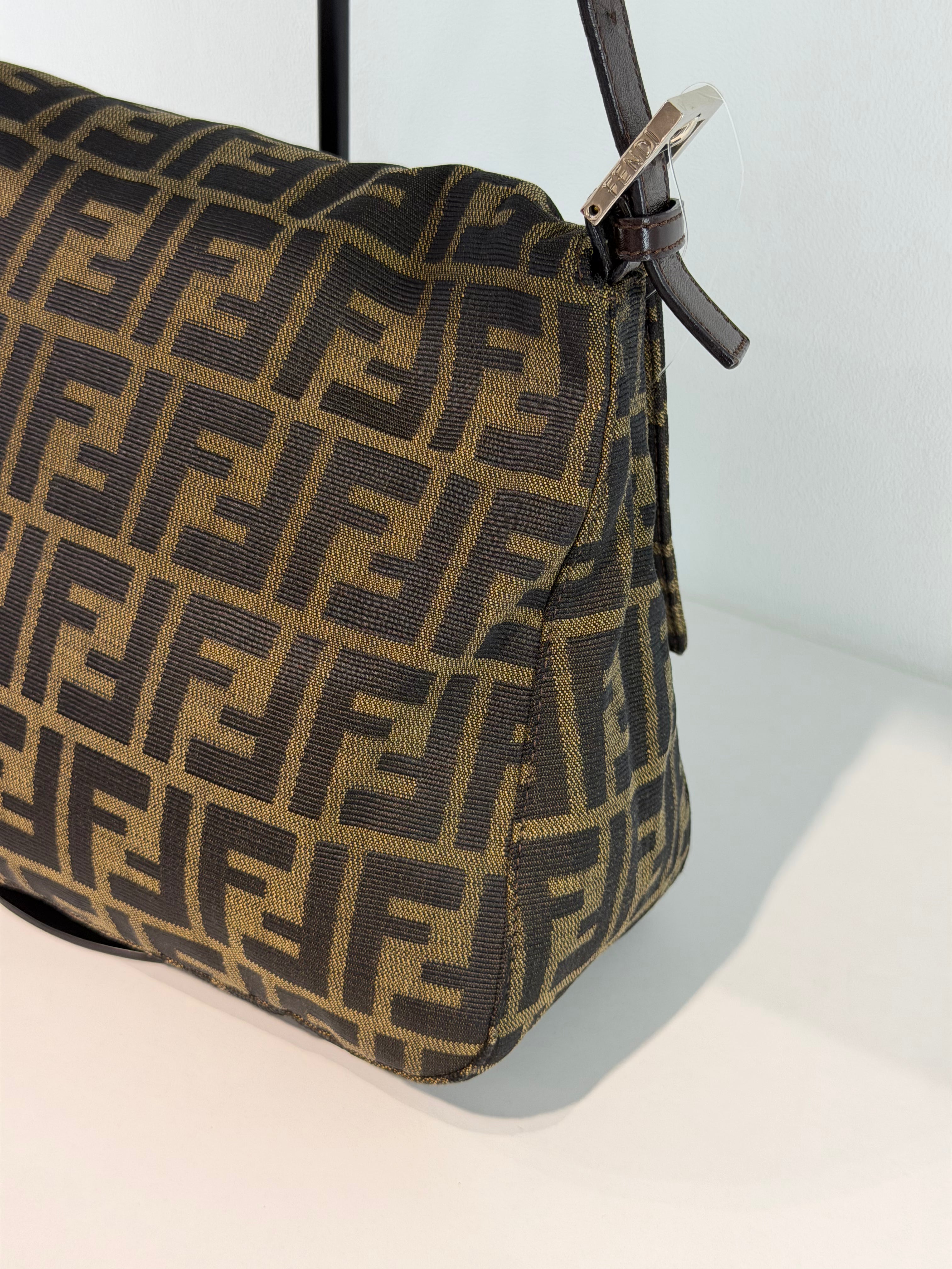 Borsa Fendi Mamma Baguette in Tela con Caratteristico Motivo Zucca