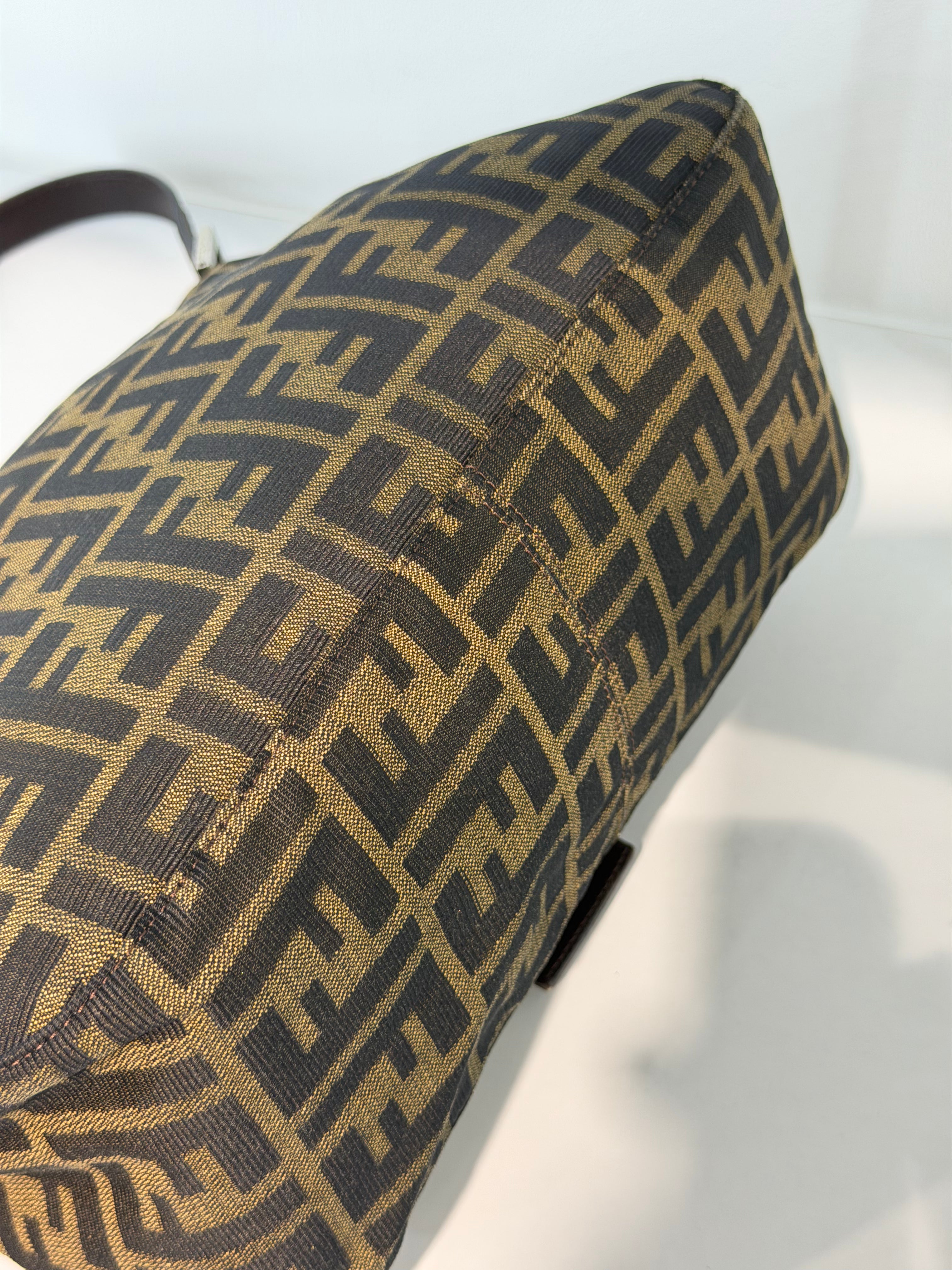 Borsa Fendi Mamma Baguette in Tela con Caratteristico Motivo Zucca
