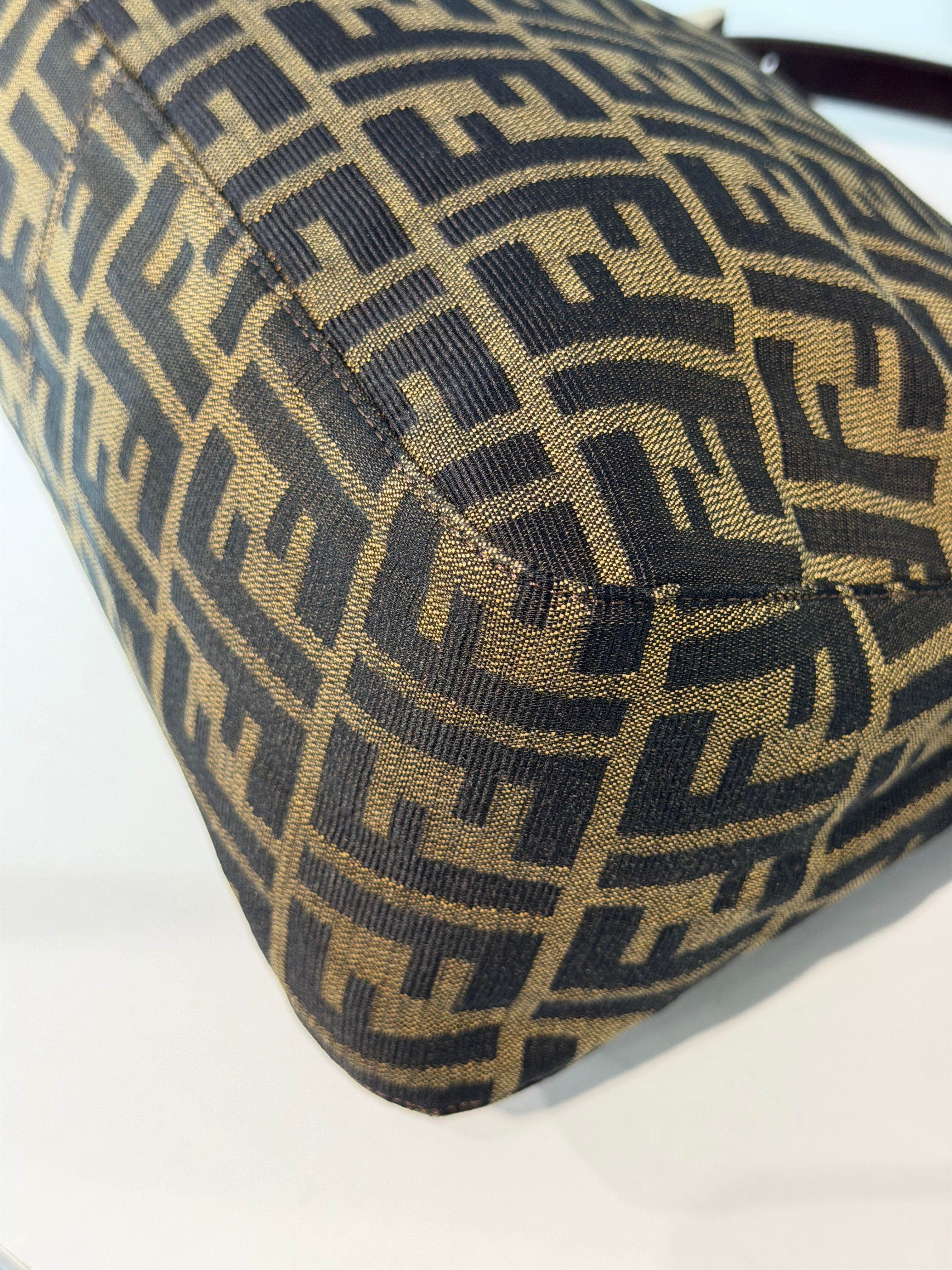 Borsa Fendi Mamma Baguette in Tela con Caratteristico Motivo Zucca