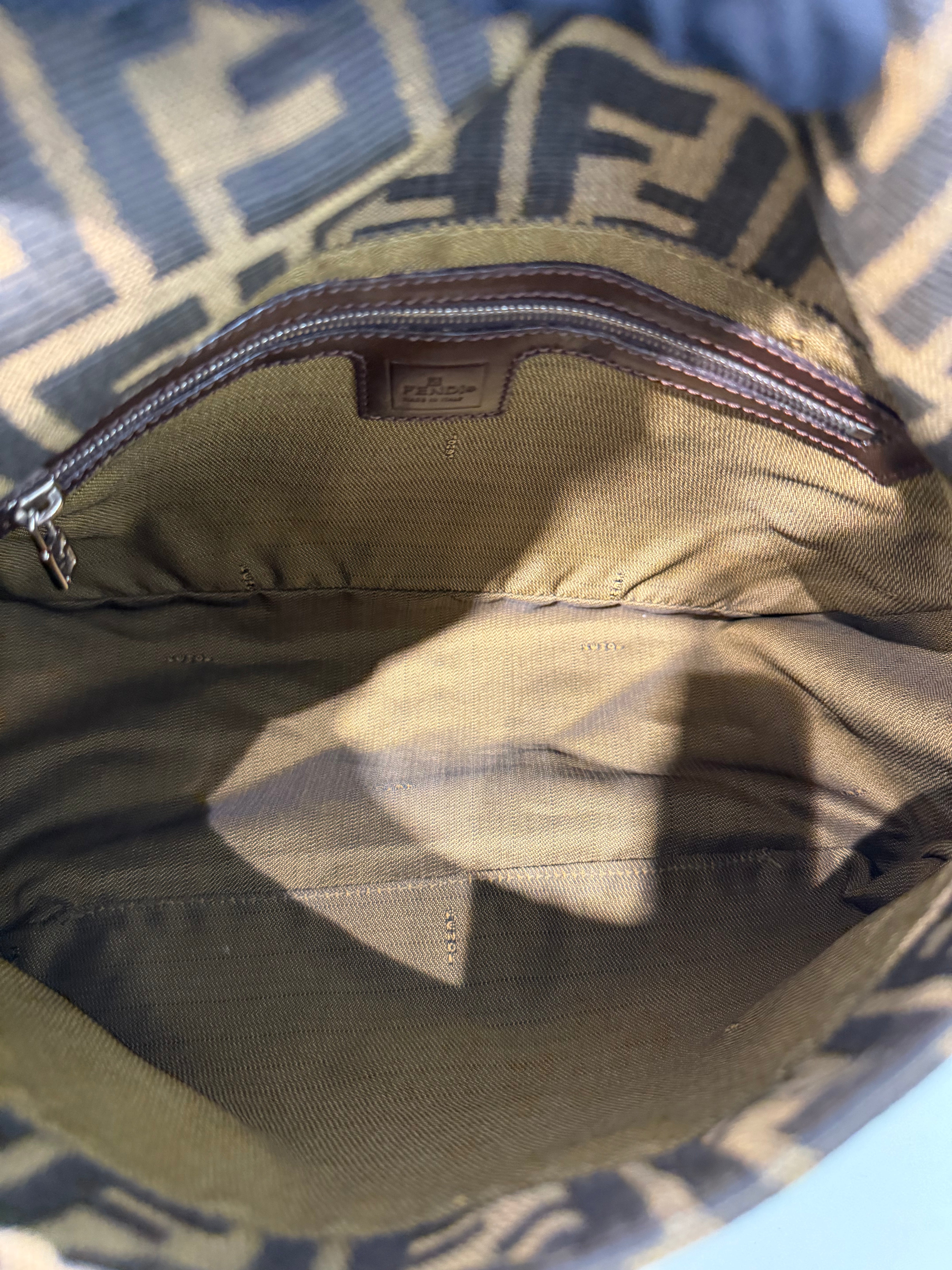 Borsa Fendi Mamma Baguette in Tela con Caratteristico Motivo Zucca