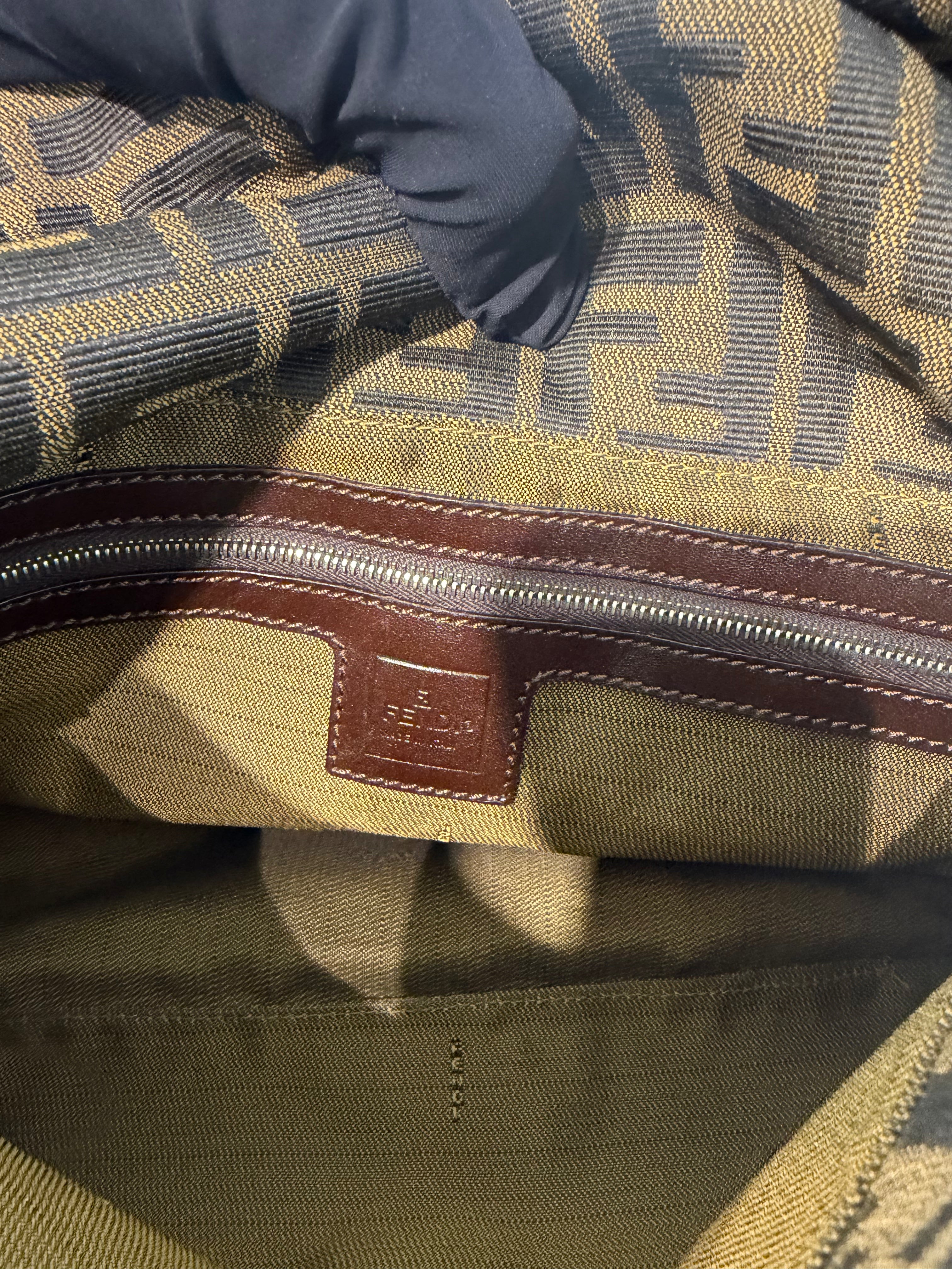Borsa Fendi Mamma Baguette in Tela con Caratteristico Motivo Zucca