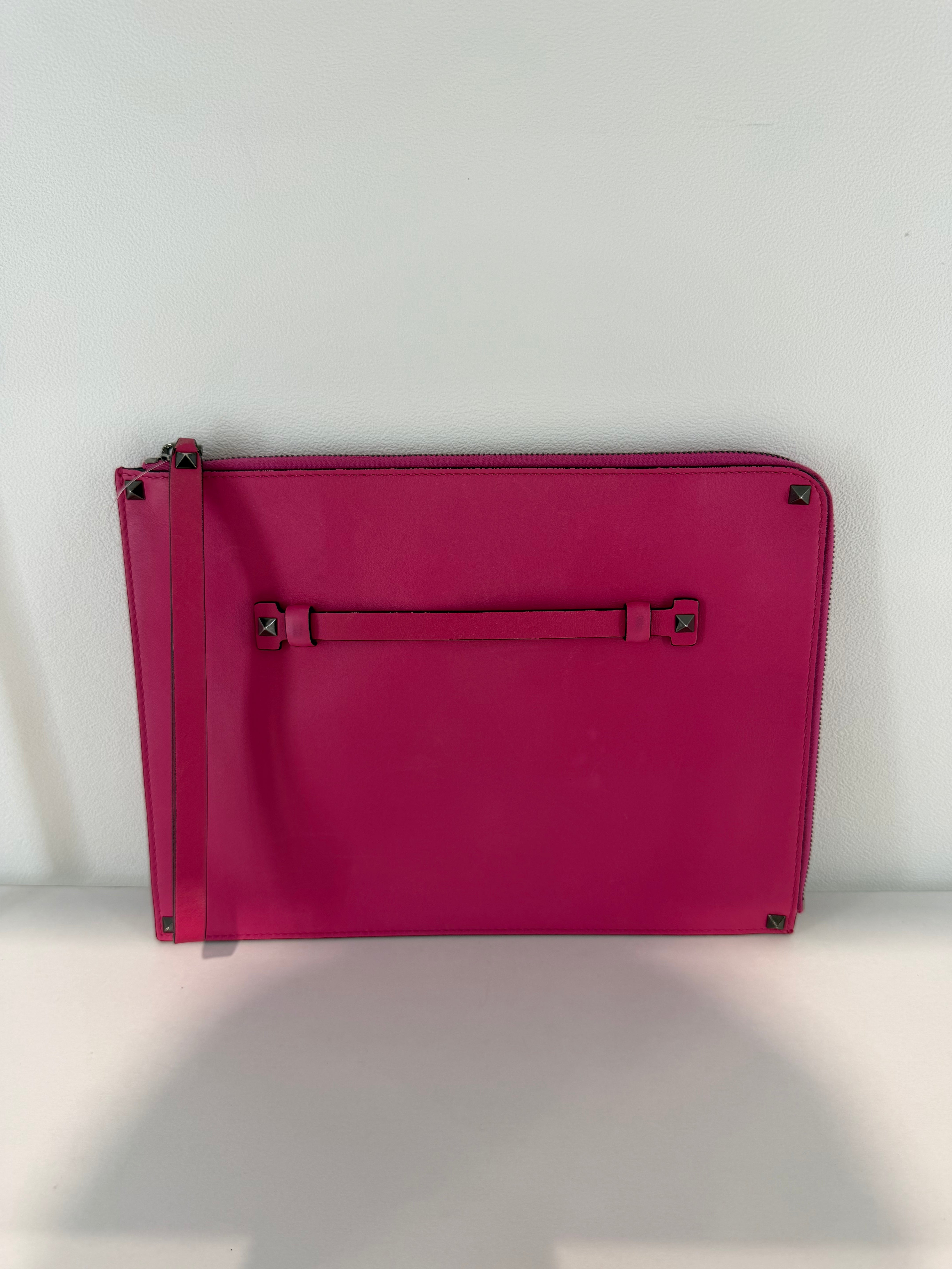 Pochette in Pelle Fucsia di Valentino Garavani