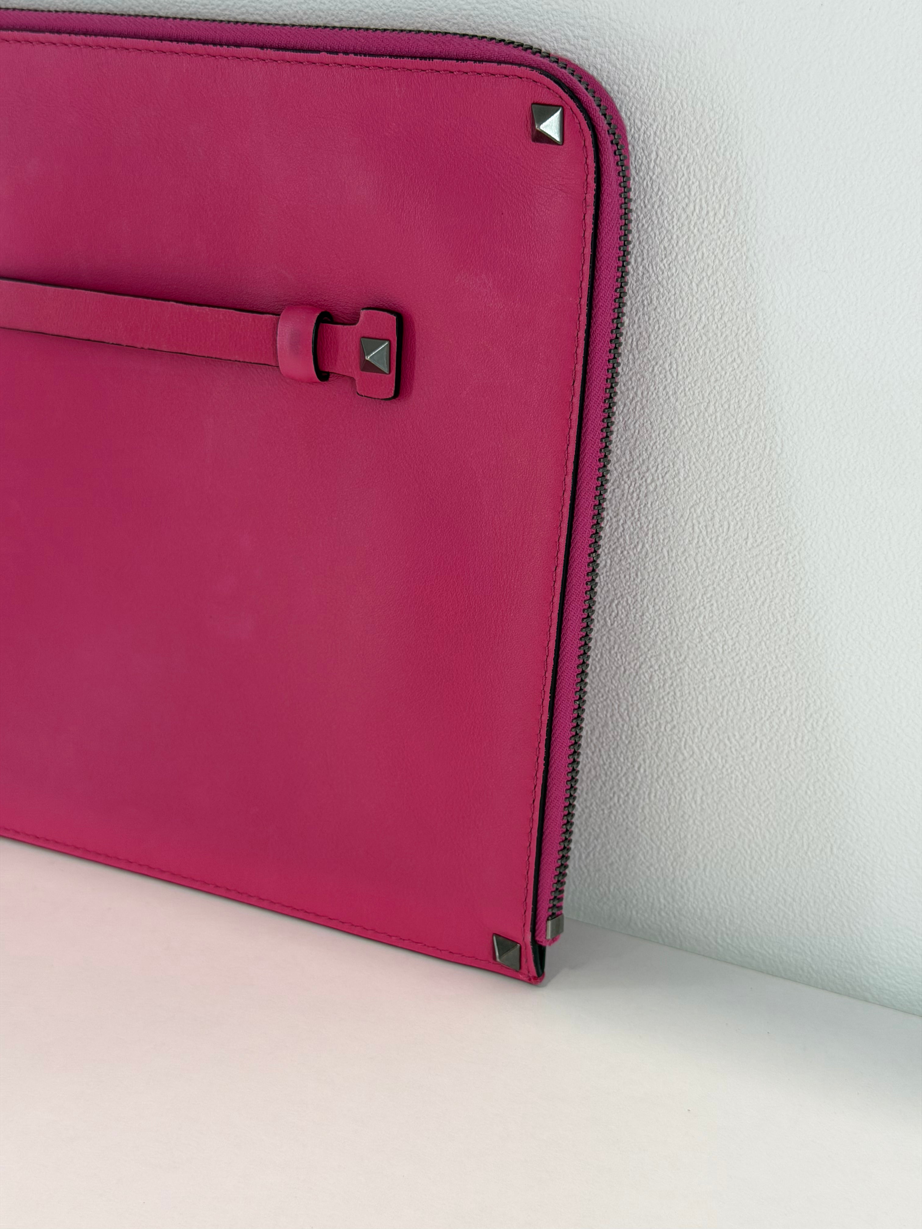 Pochette in Pelle Fucsia di Valentino Garavani
