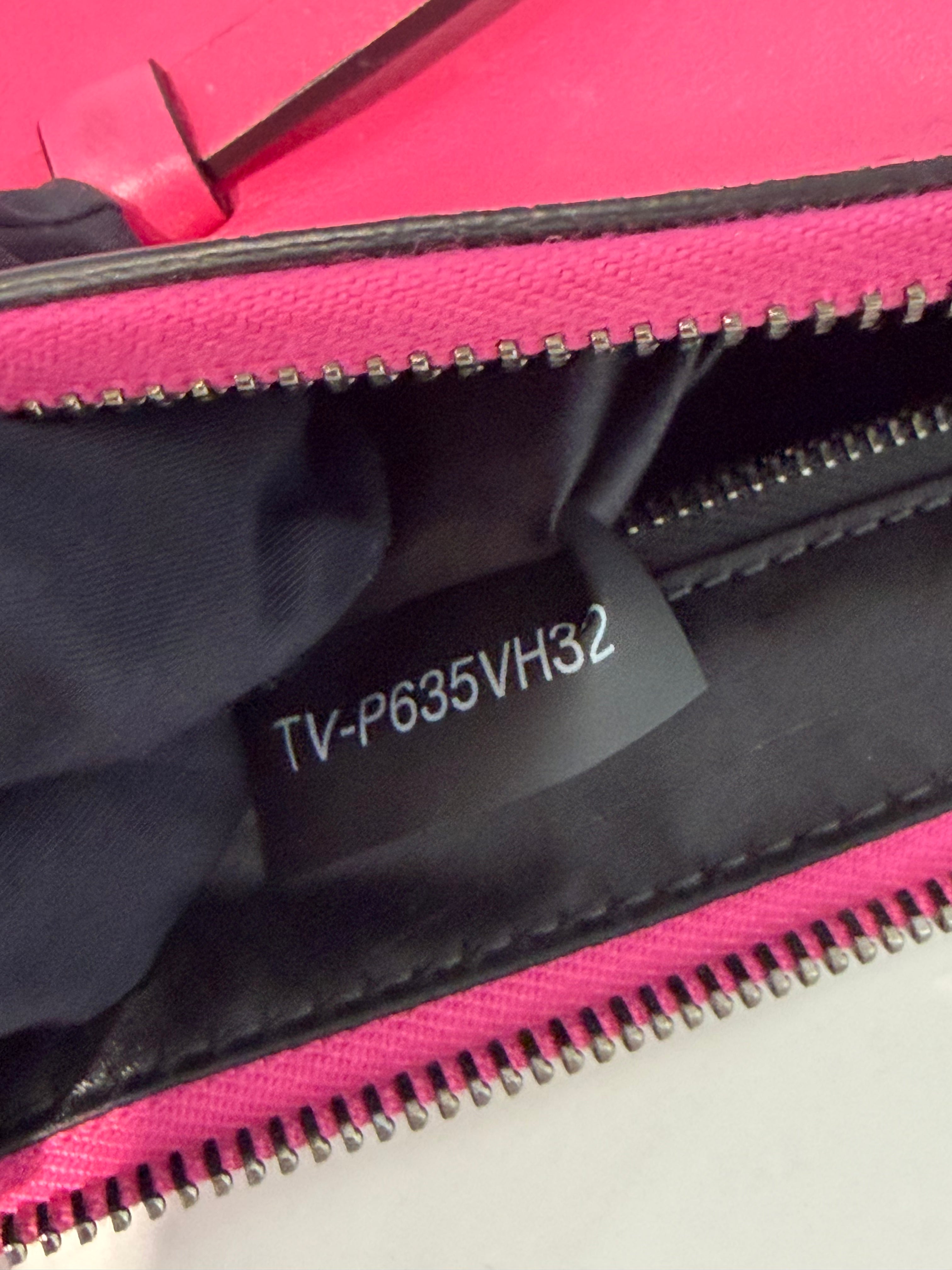 Pochette in Pelle Fucsia di Valentino Garavani