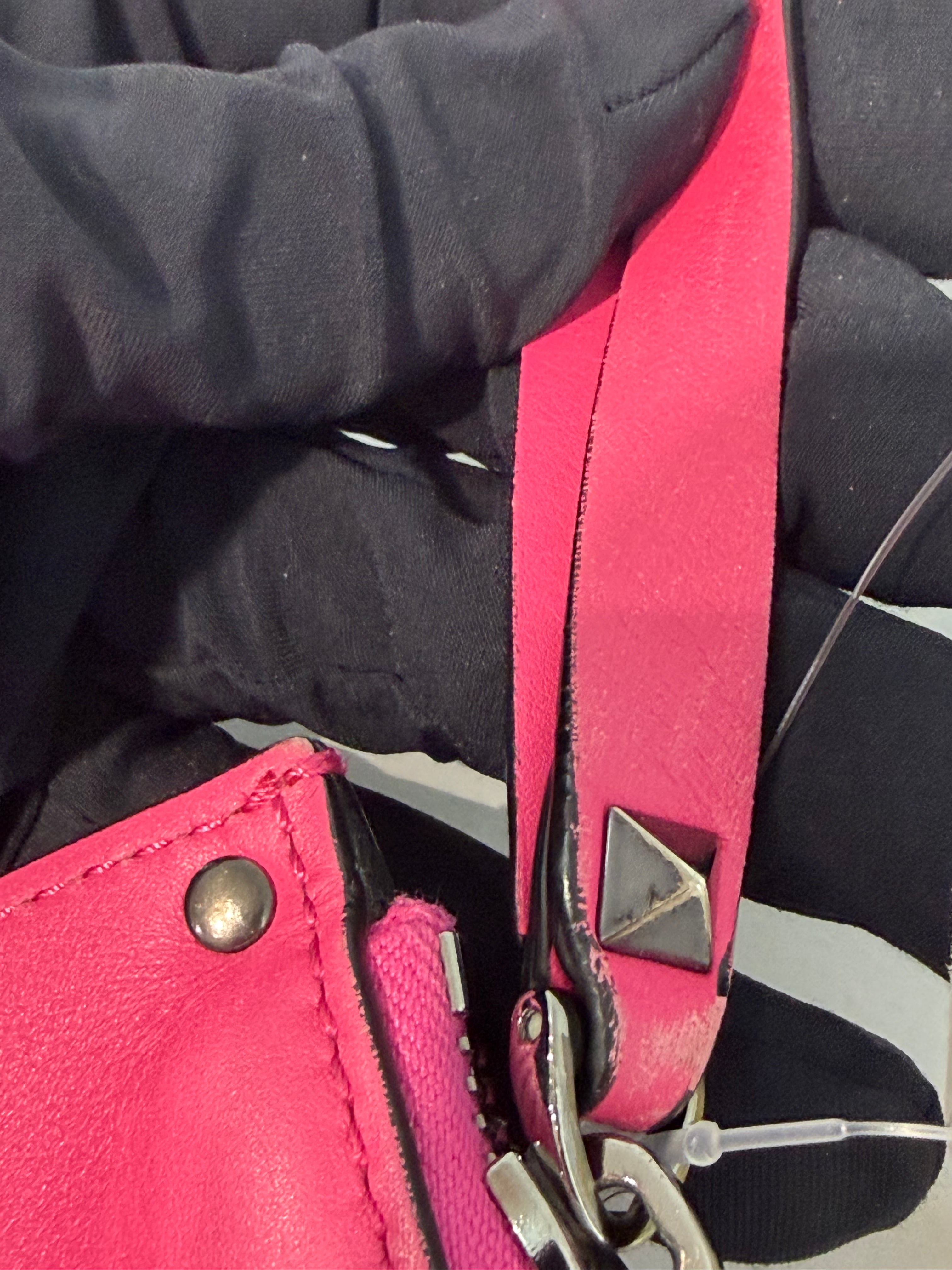 Pochette in Pelle Fucsia di Valentino Garavani