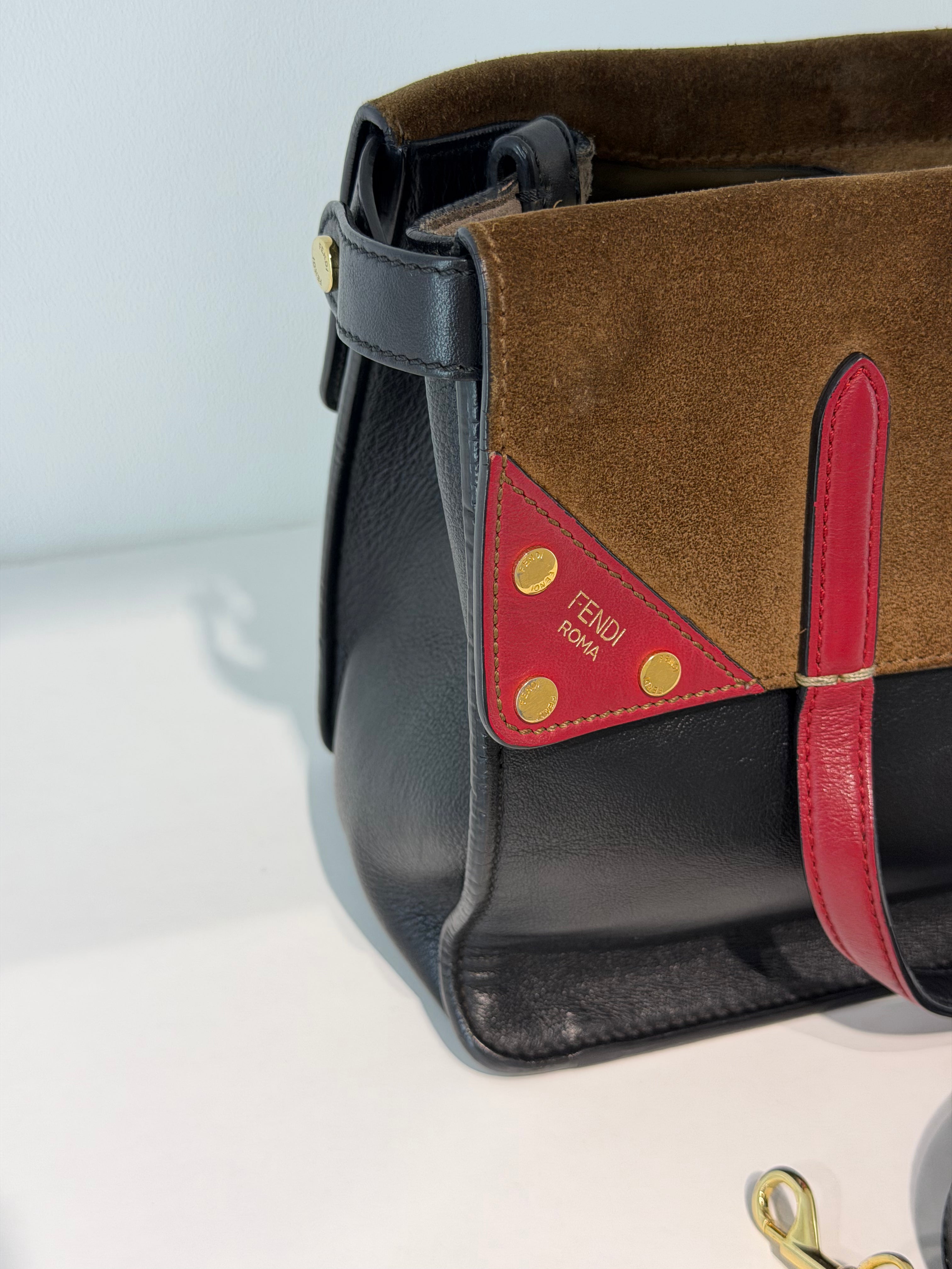 Borsa Fendi Flip in Pelle Nera e Camoscio Marrone