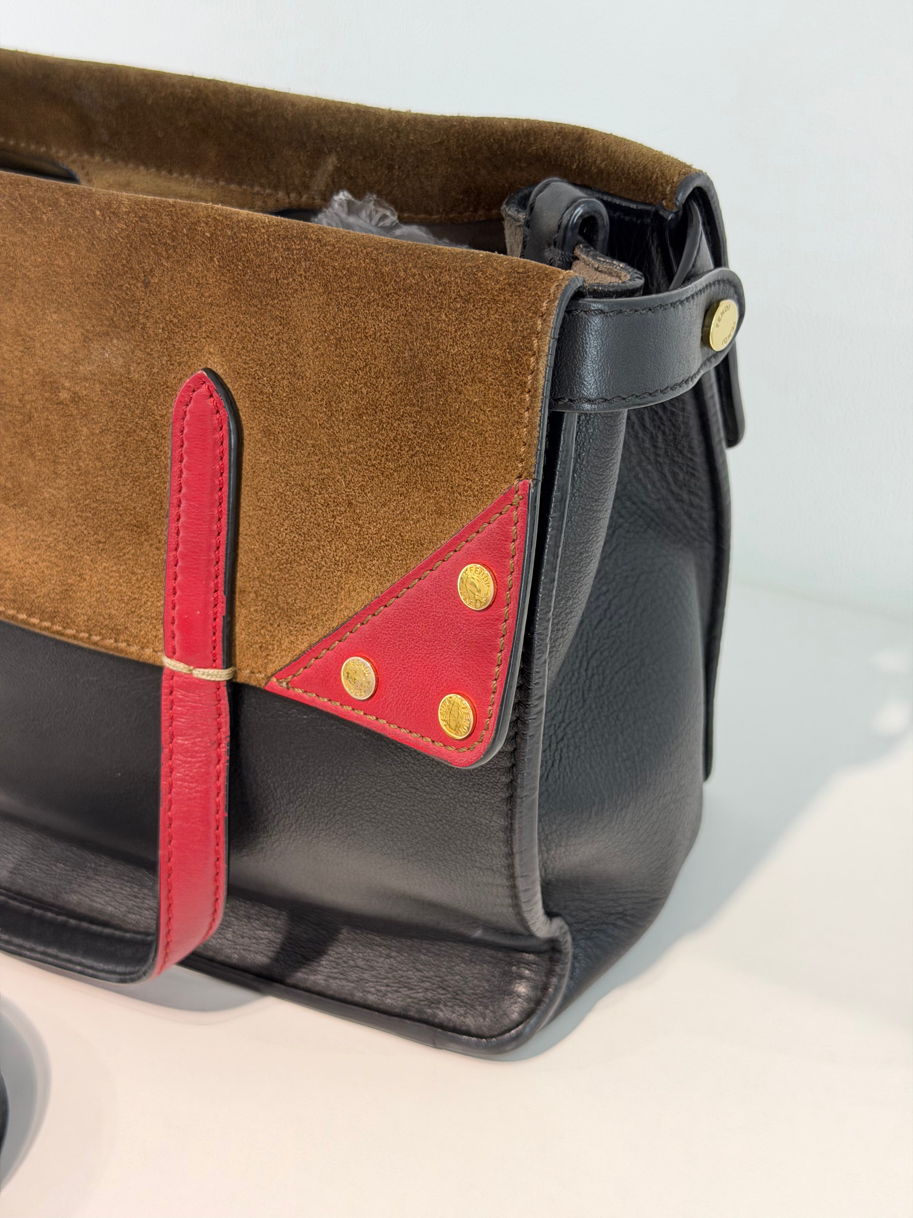 Borsa Fendi Flip in Pelle Nera e Camoscio Marrone