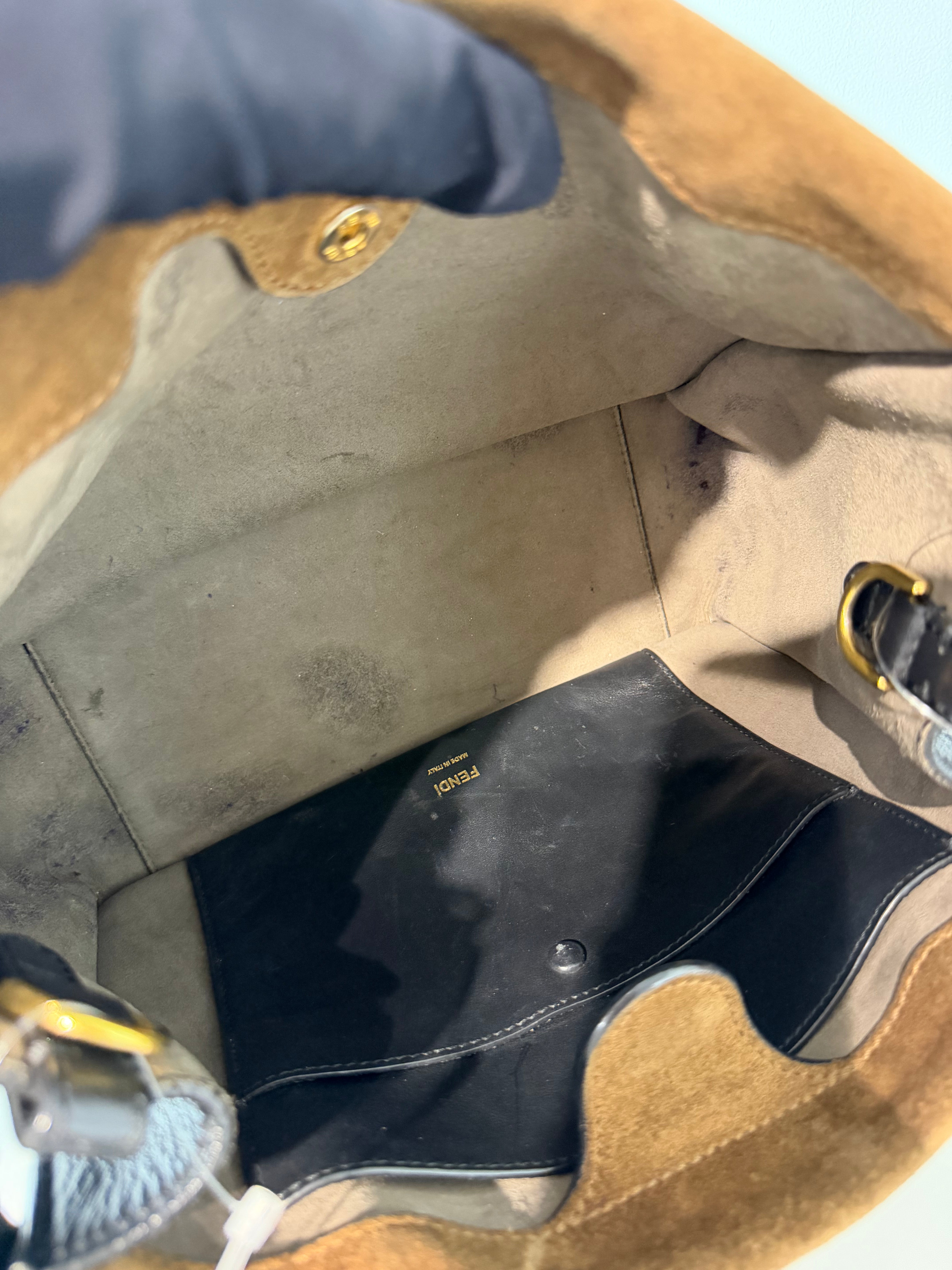 Borsa Fendi Flip in Pelle Nera e Camoscio Marrone