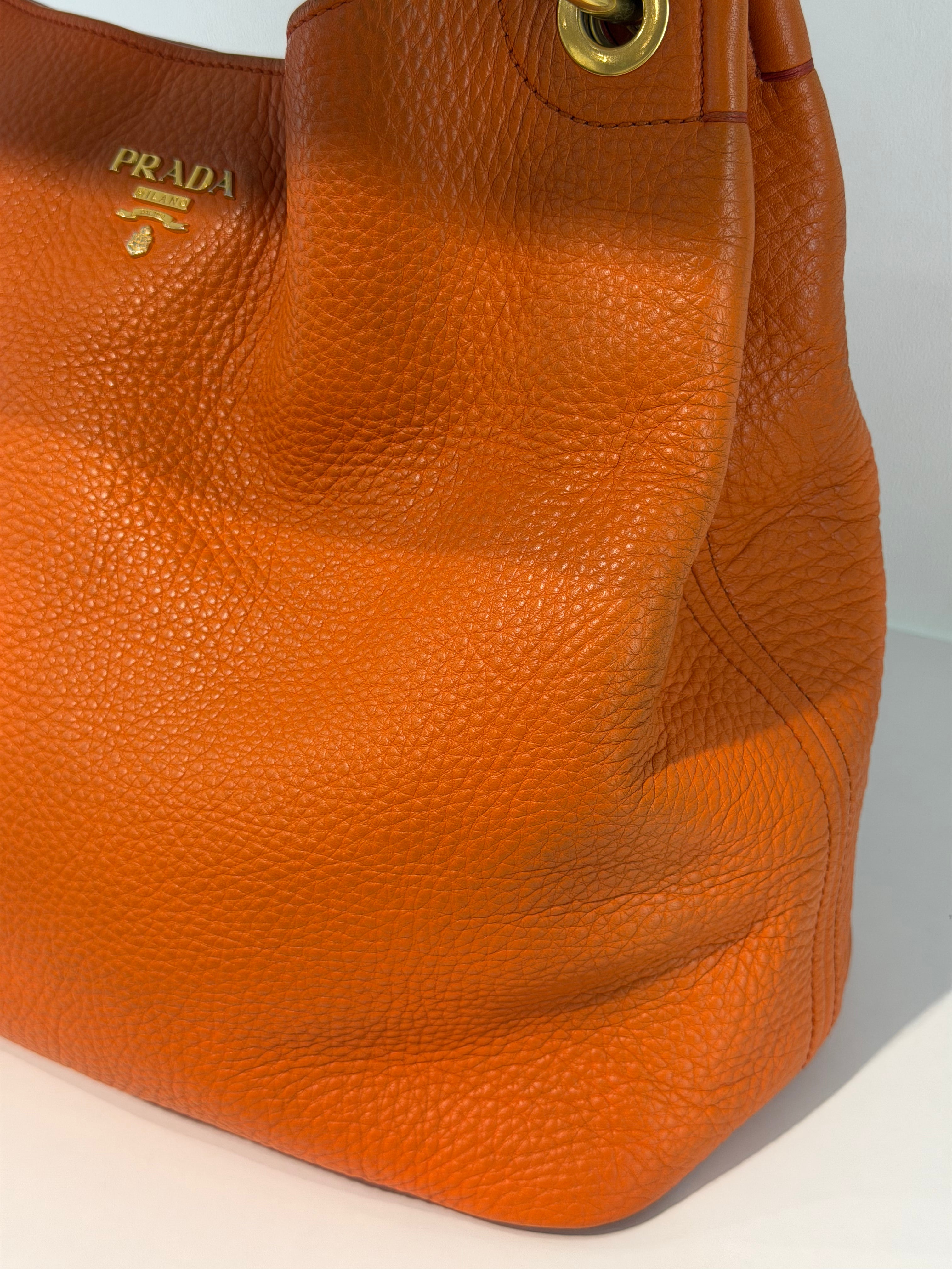 Borsa a Spalla Prada Vitello Daino Hobo in Pelle Martellata