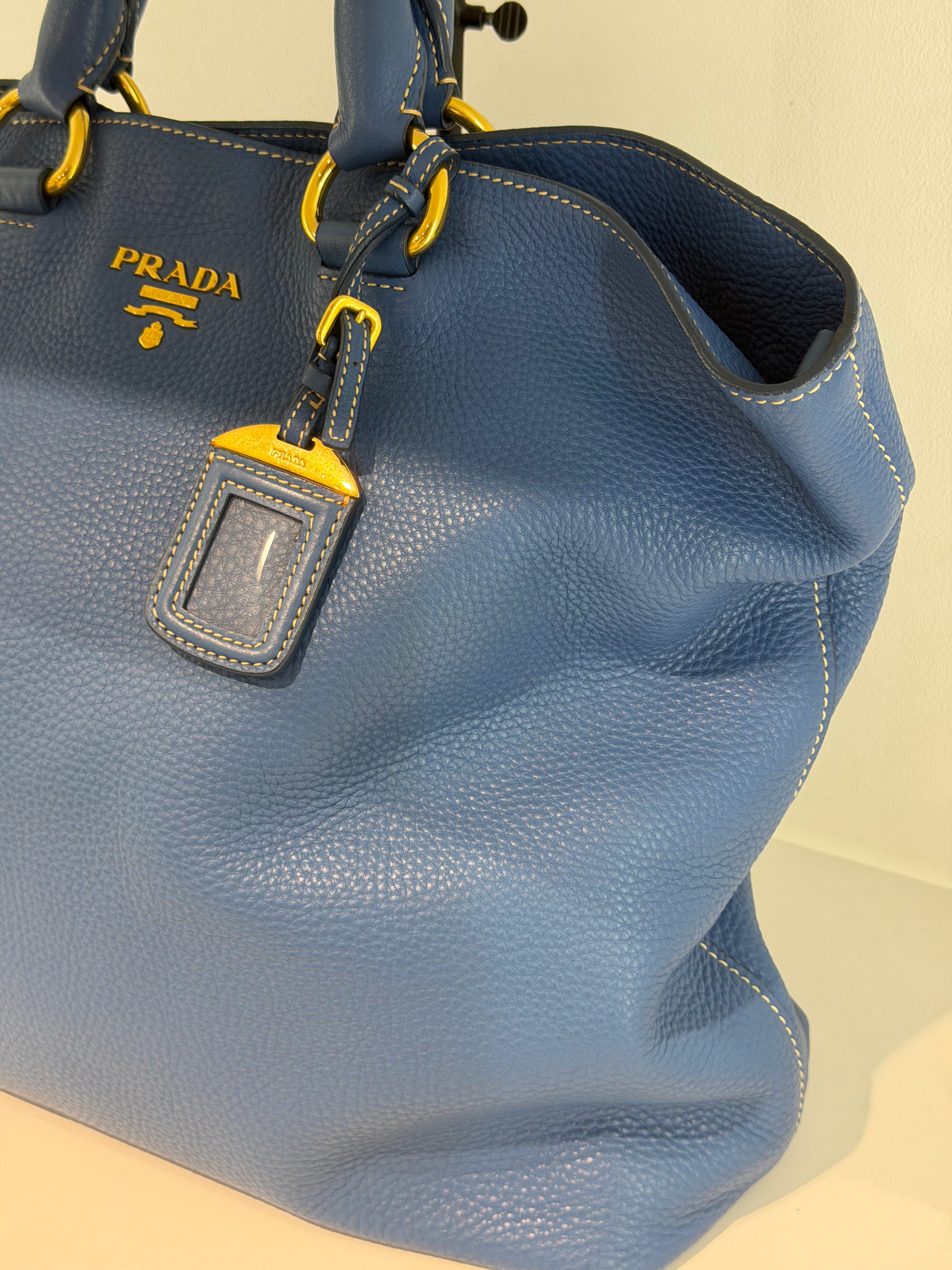 Borsa Tote Prada in Pelle Martellata Blu