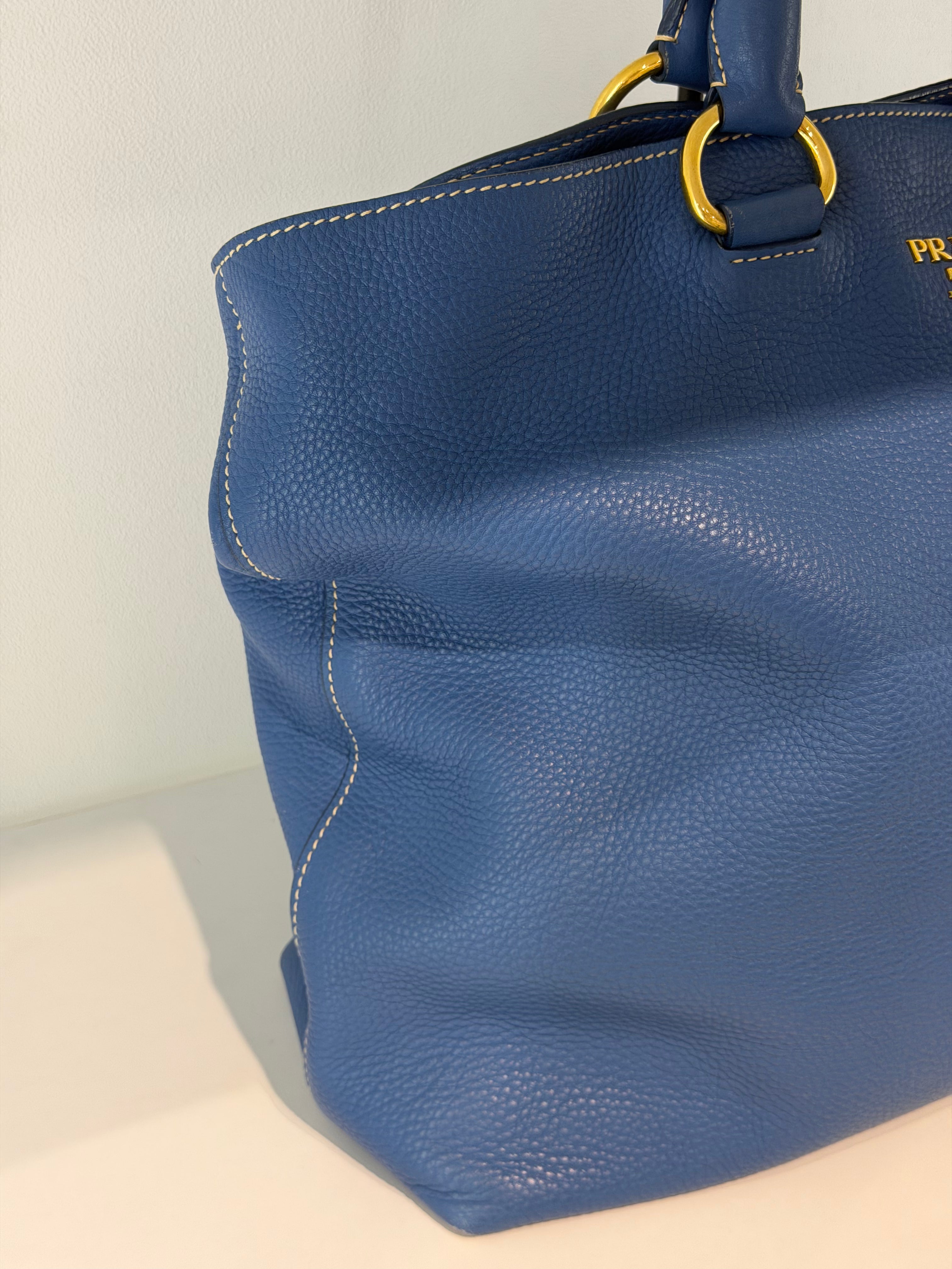 Borsa Tote Prada in Pelle Martellata Blu
