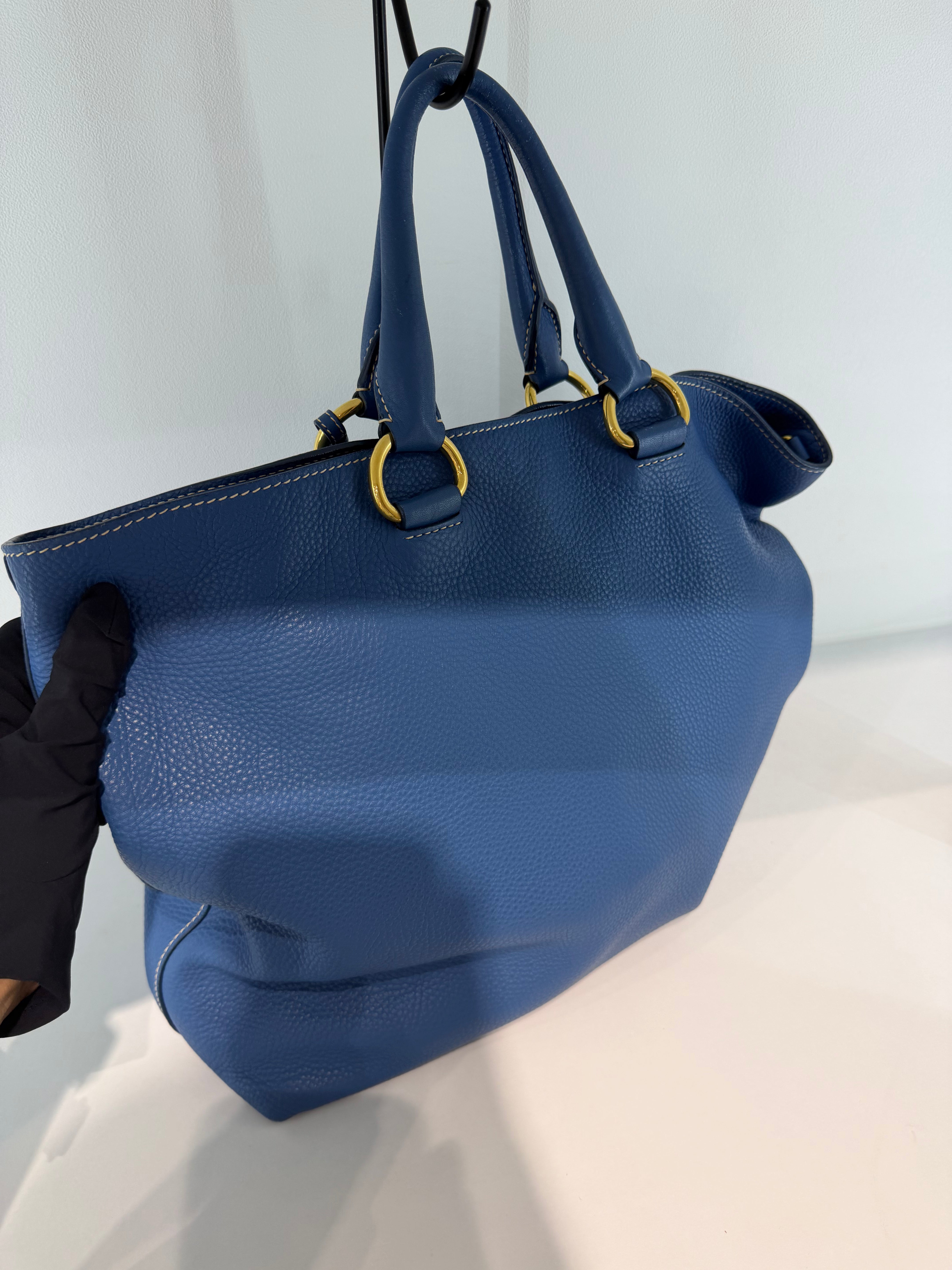 Borsa Tote Prada in Pelle Martellata Blu