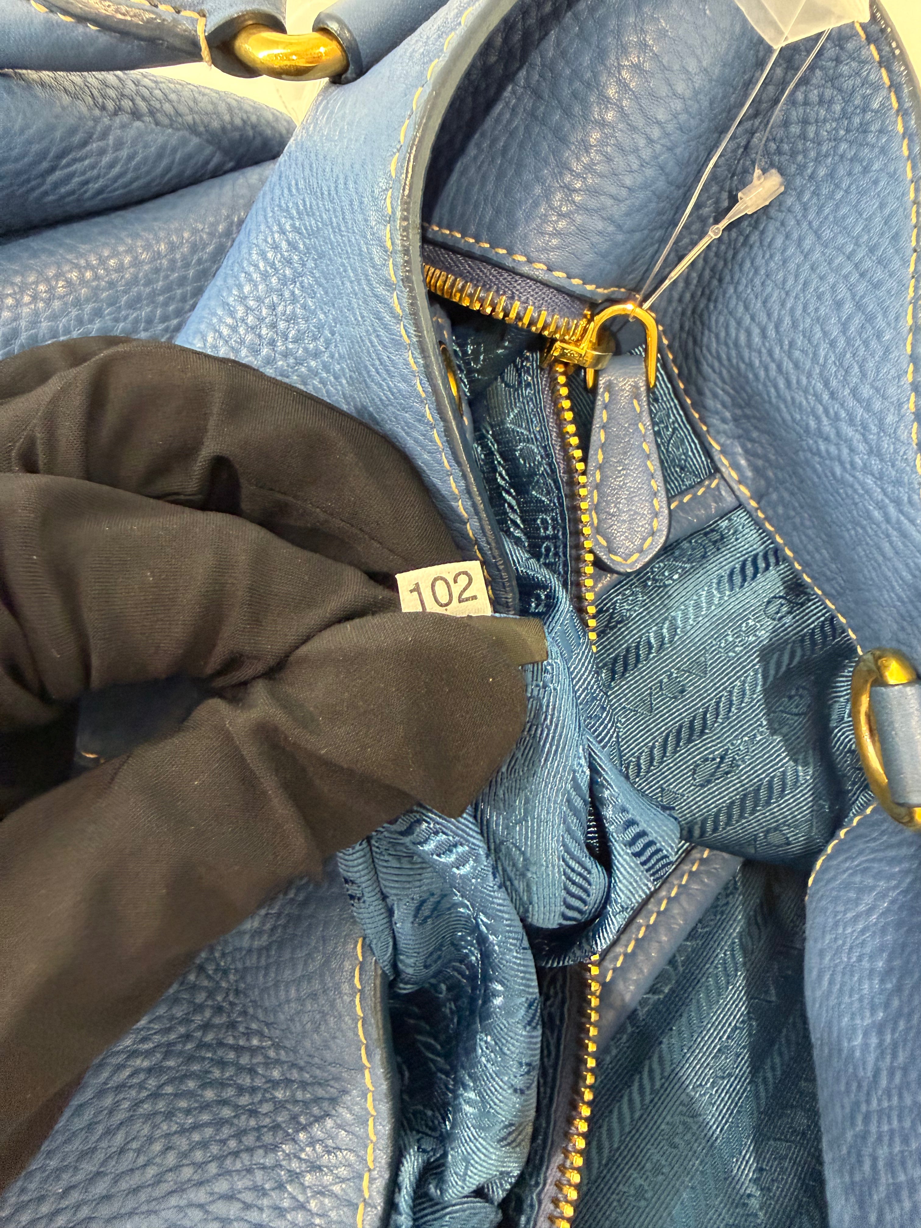 Borsa Tote Prada in Pelle Martellata Blu