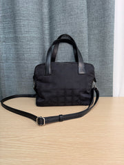 Borsa Chanel New Travel Line in Nylon nero con Tracolla Regolabile