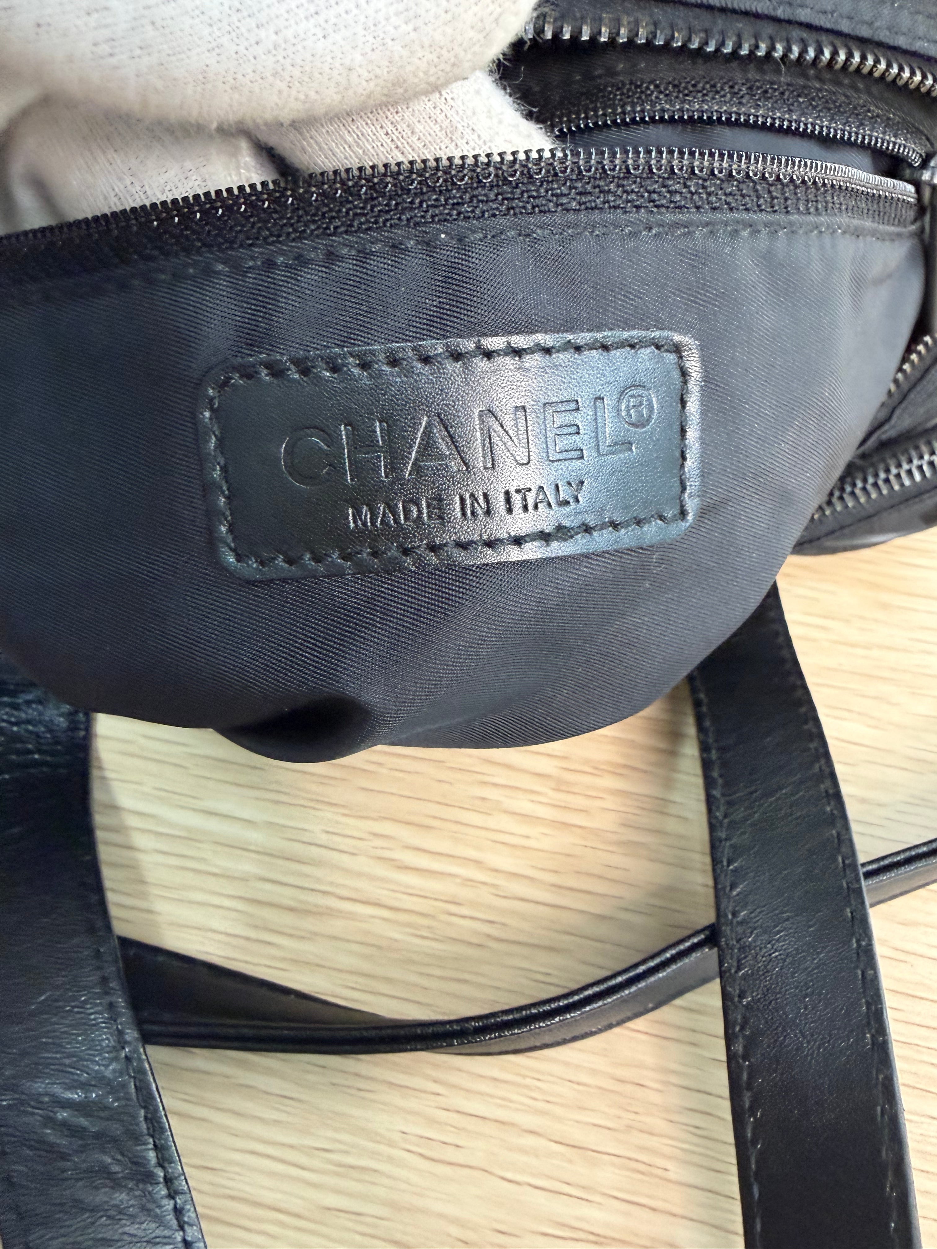 Borsa Chanel New Travel Line in Nylon nero con Tracolla Regolabile