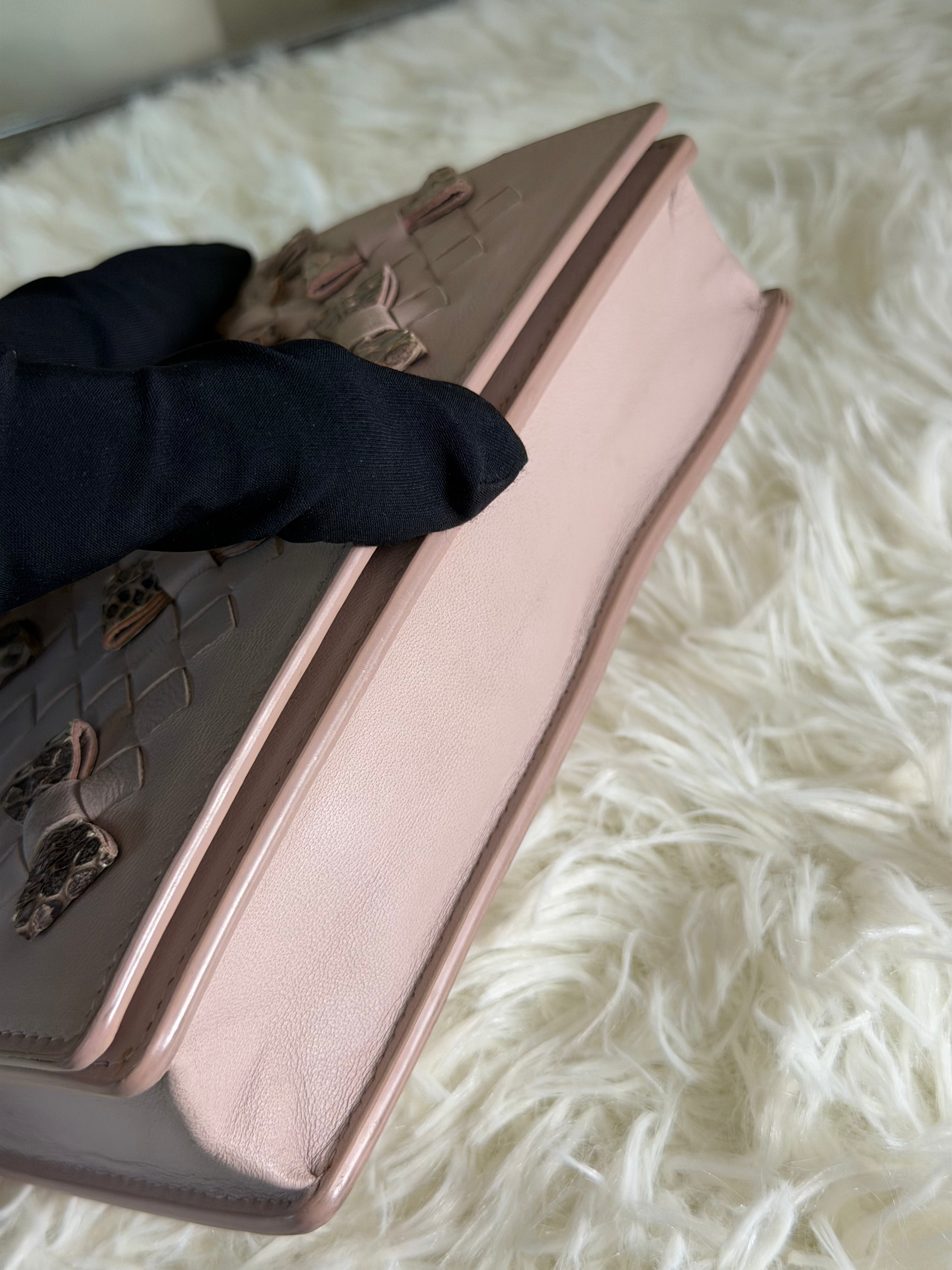 Portafoglio con Catena di Bottega Veneta Impreziosito con Fiocchi