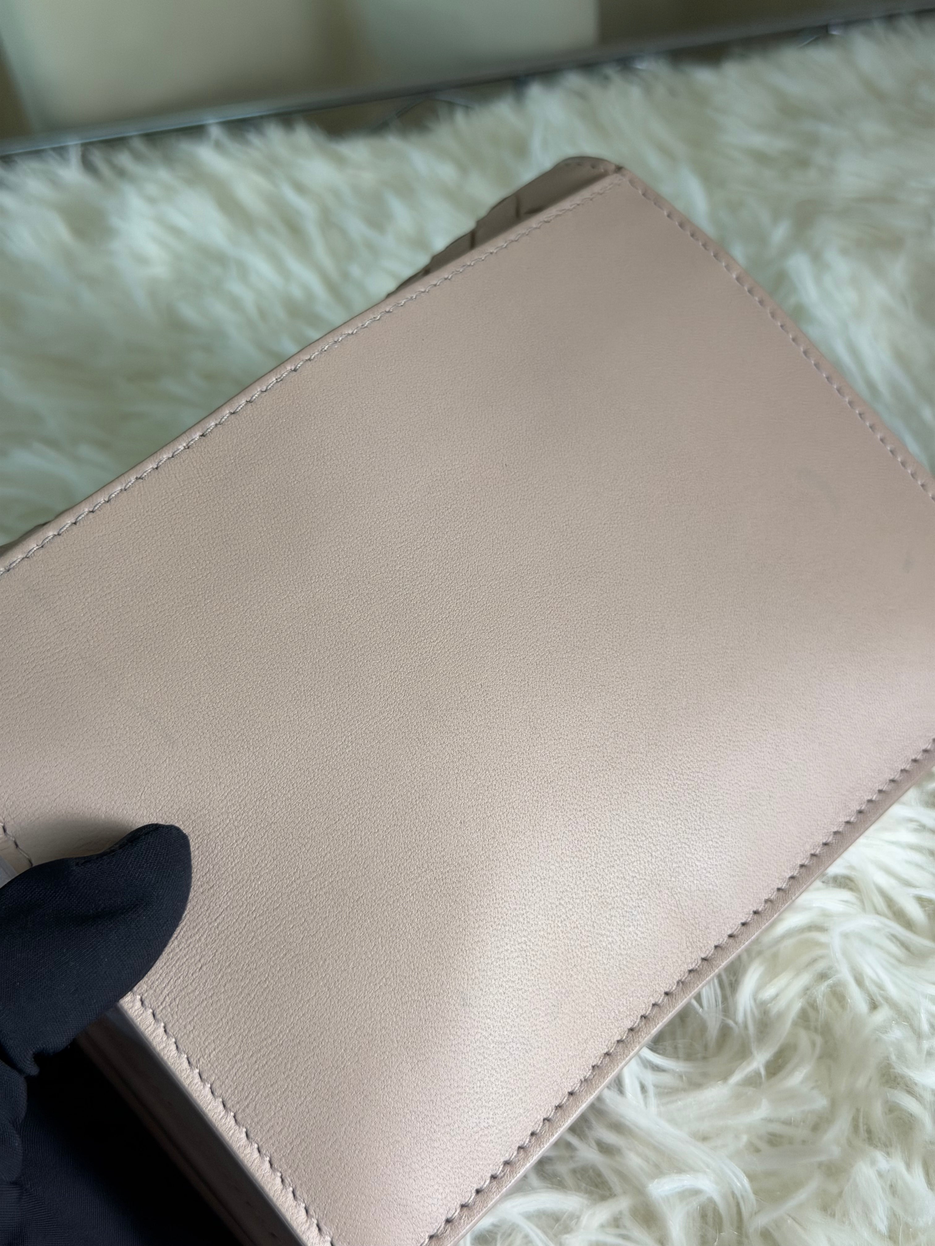 Portafoglio con Catena di Bottega Veneta Impreziosito con Fiocchi