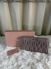 Portafoglio con Zip Miu Miu