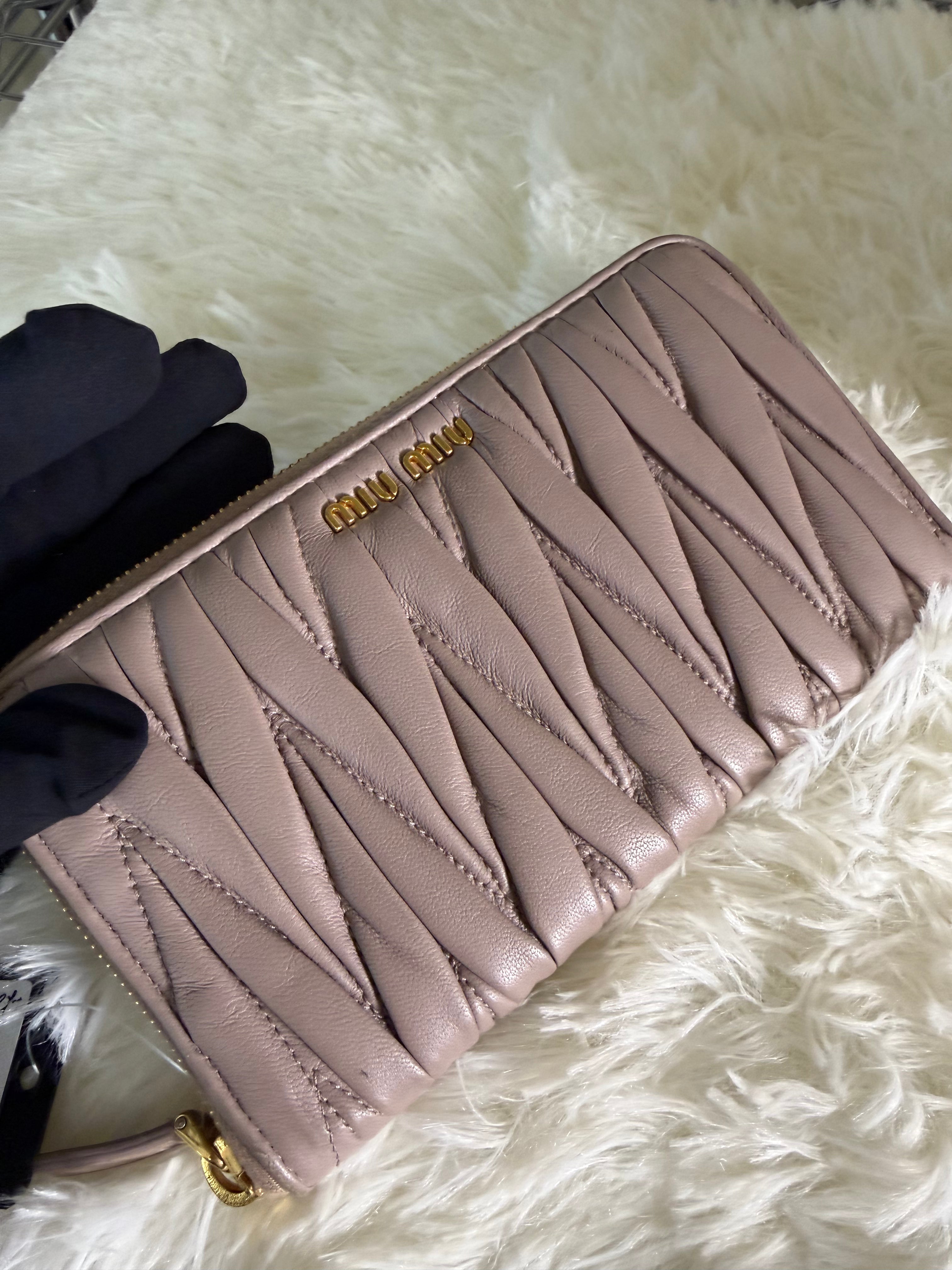 Portafoglio con Zip Miu Miu