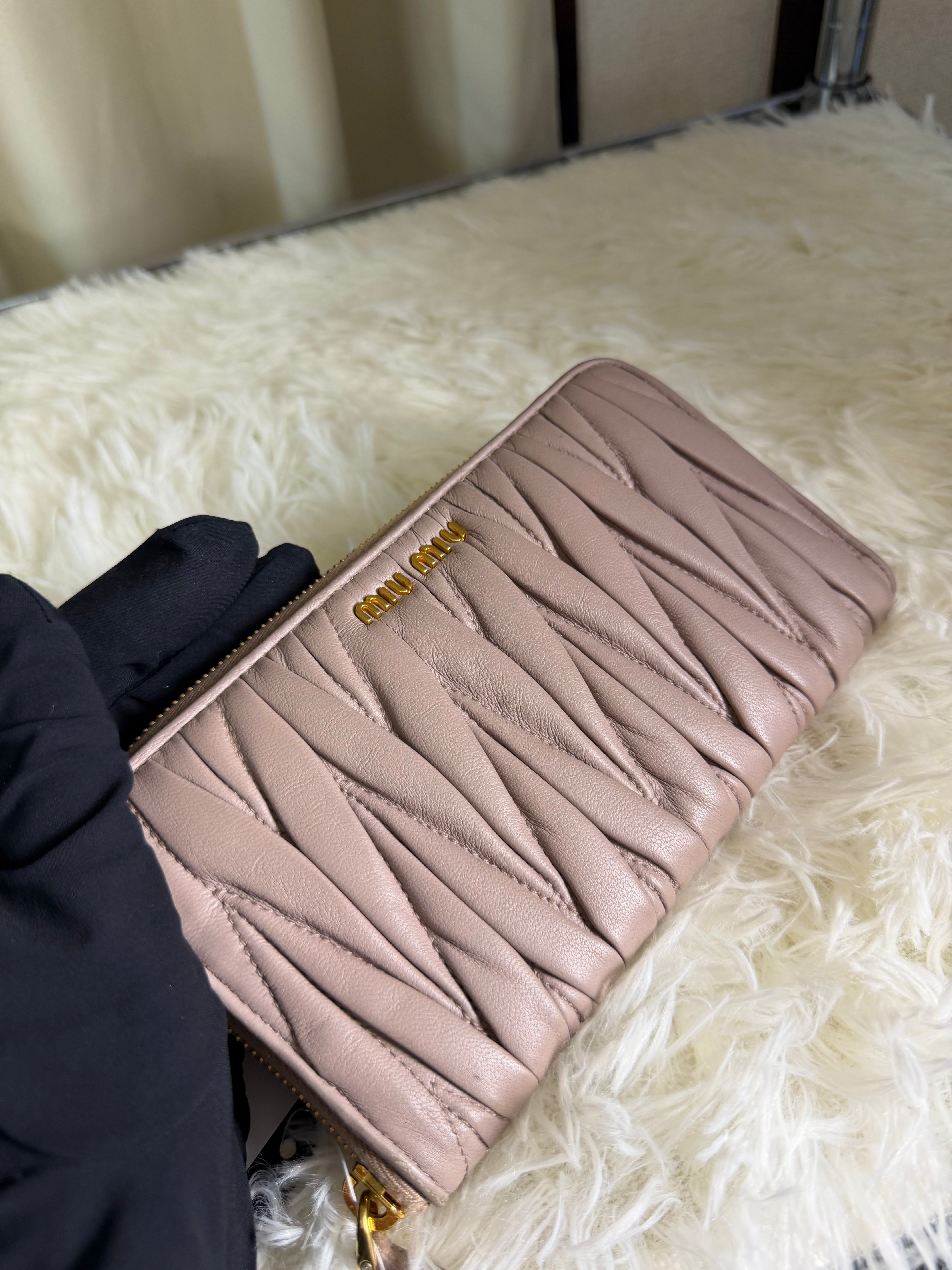 Portafoglio con Zip Miu Miu
