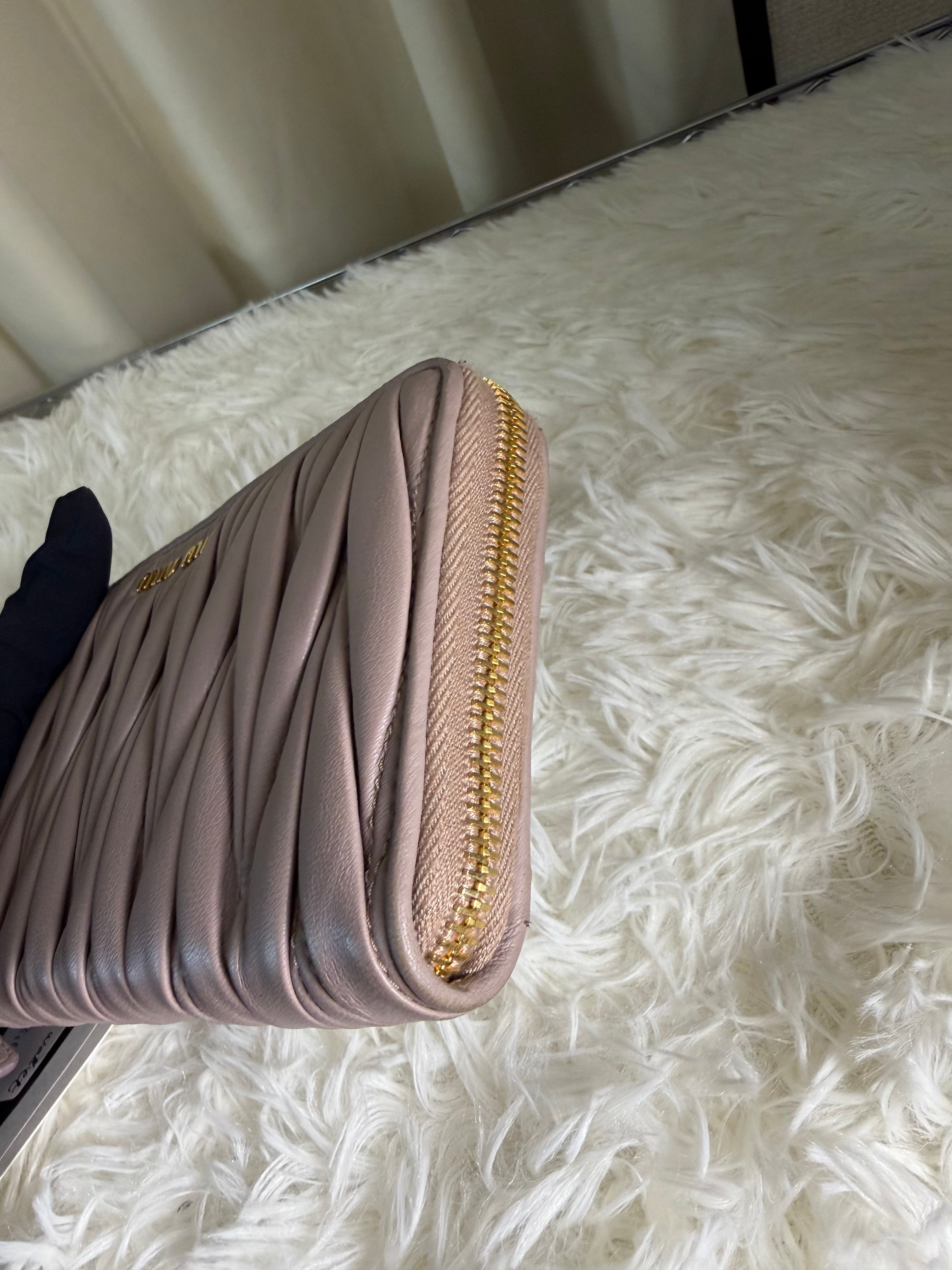 Portafoglio con Zip Miu Miu
