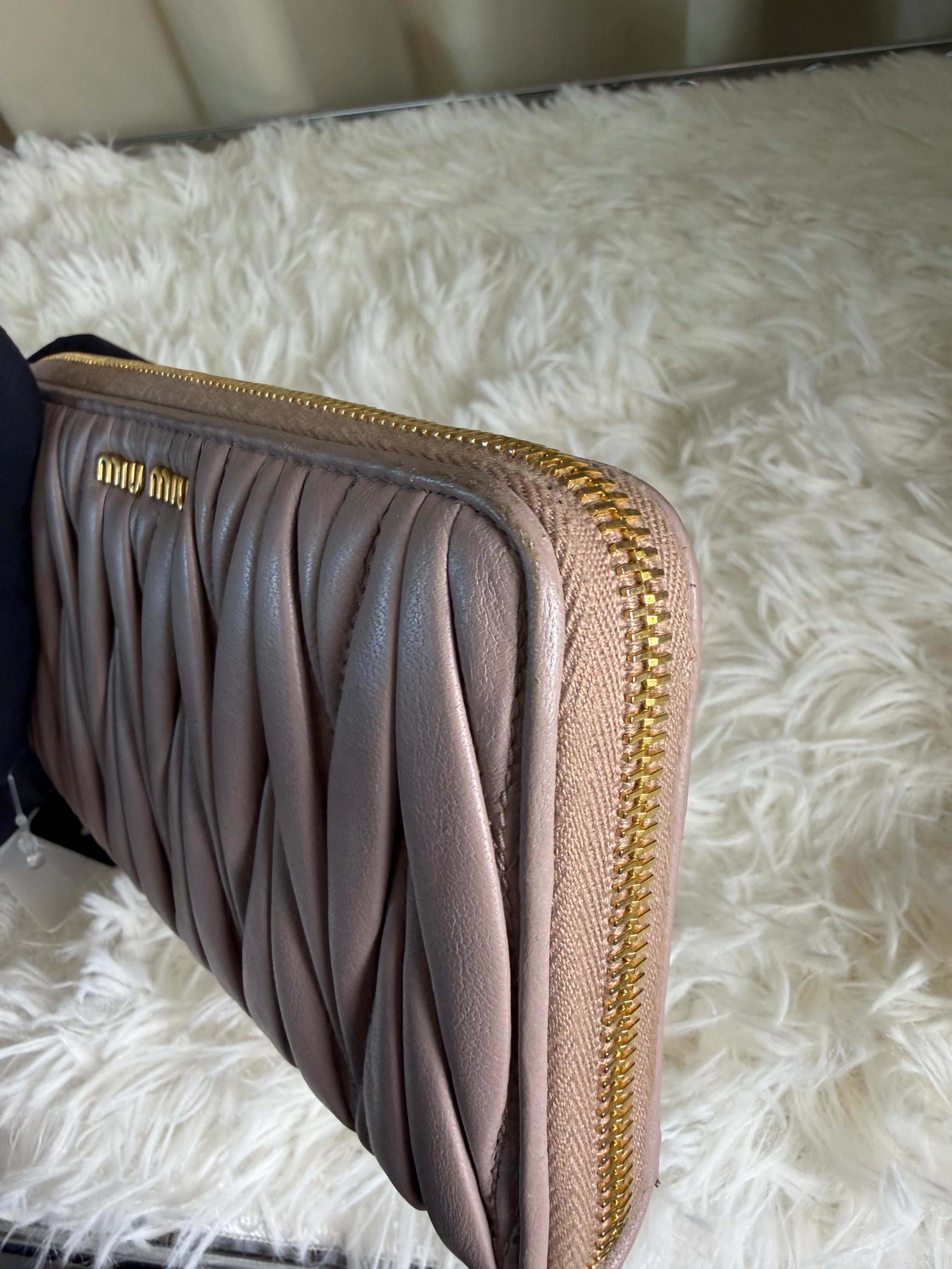 Portafoglio con Zip Miu Miu