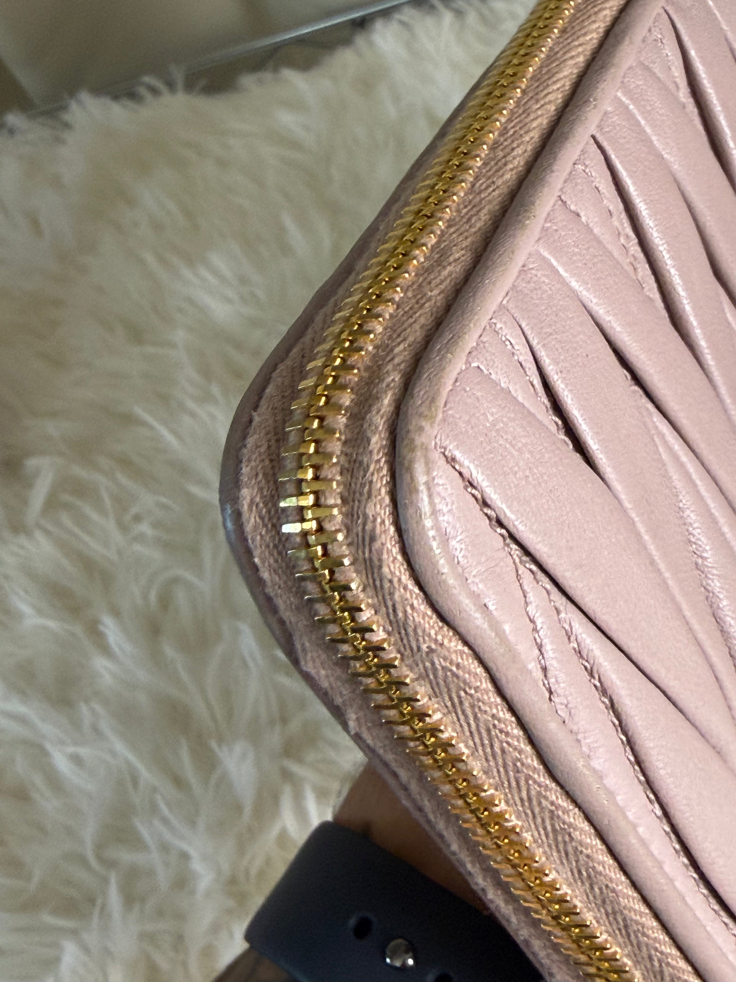 Portafoglio con Zip Miu Miu