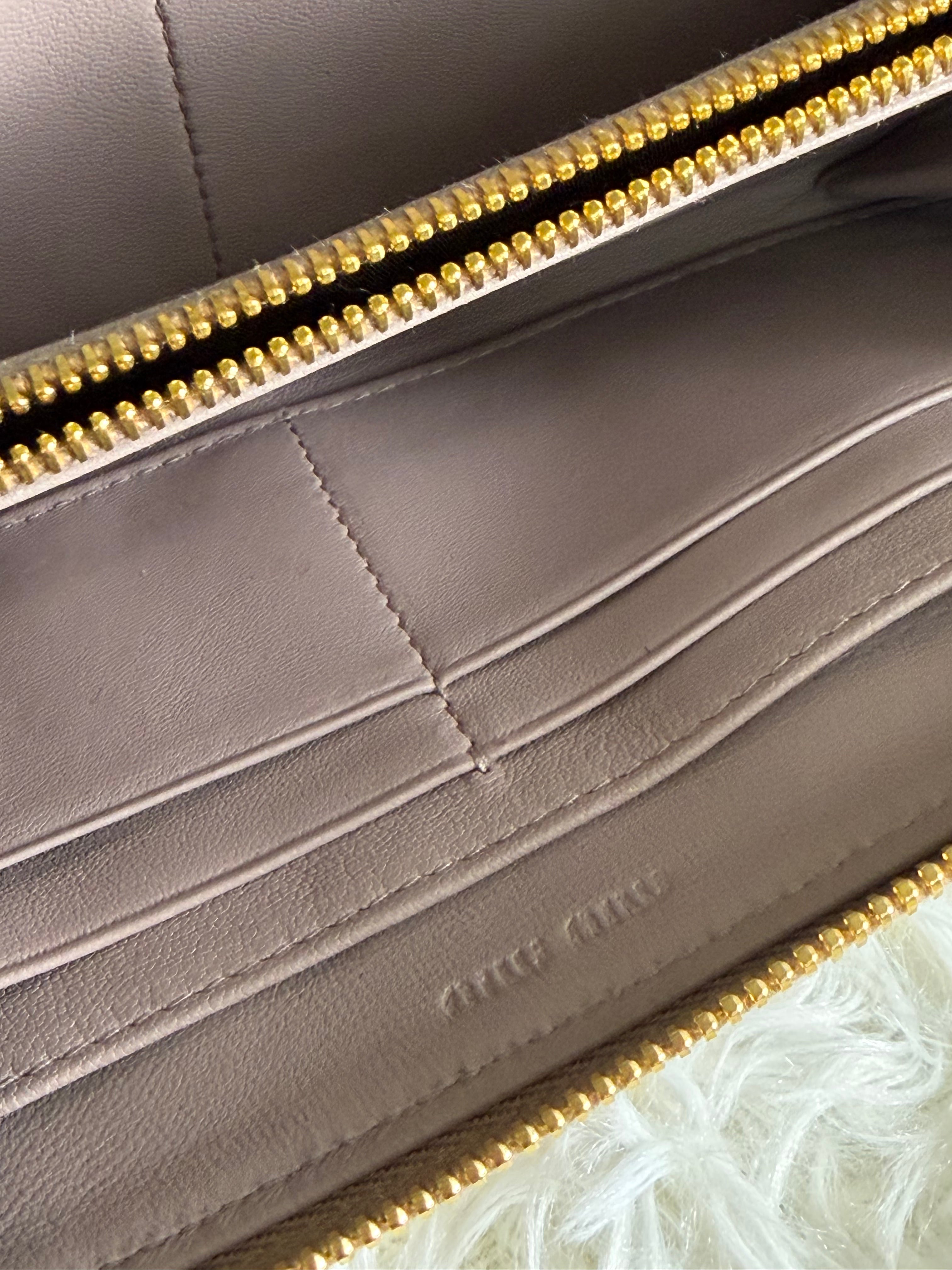 Portafoglio con Zip Miu Miu