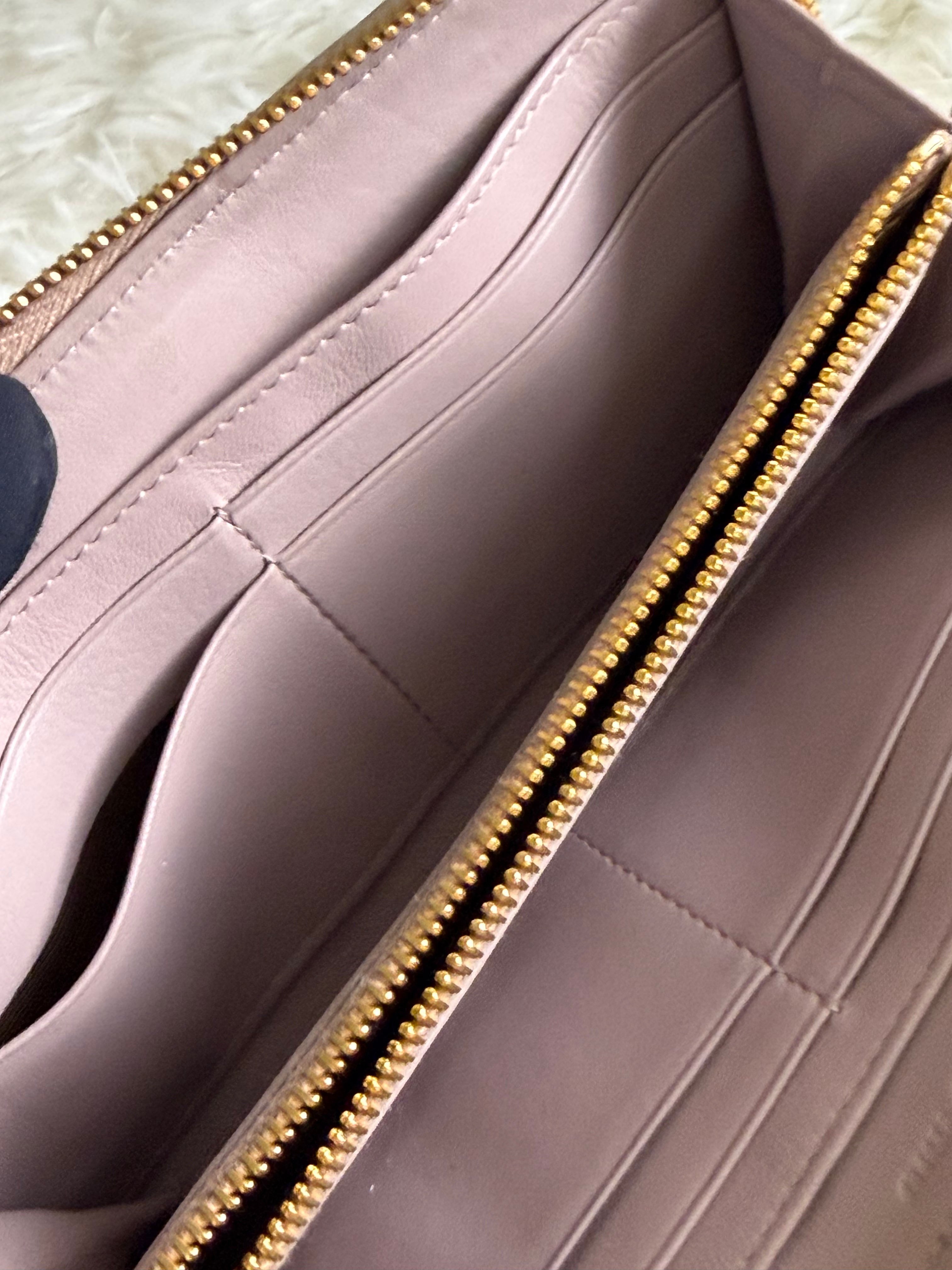 Portafoglio con Zip Miu Miu