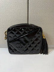 Camera Bag Vintage di Chanel in Pelle Verniciata Nera