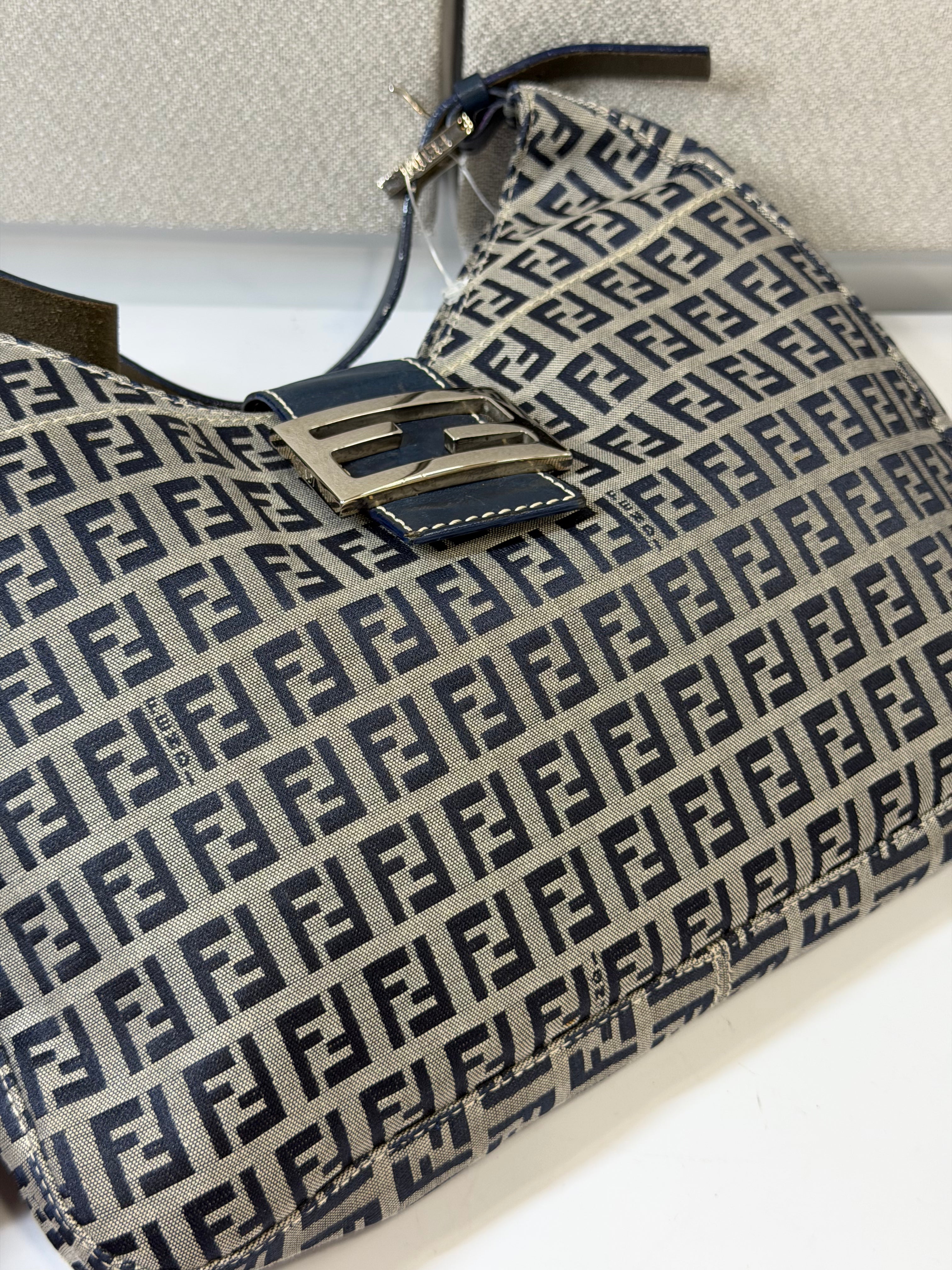 Borsa a Spalla Vintage Mamma Bucket di Fendi