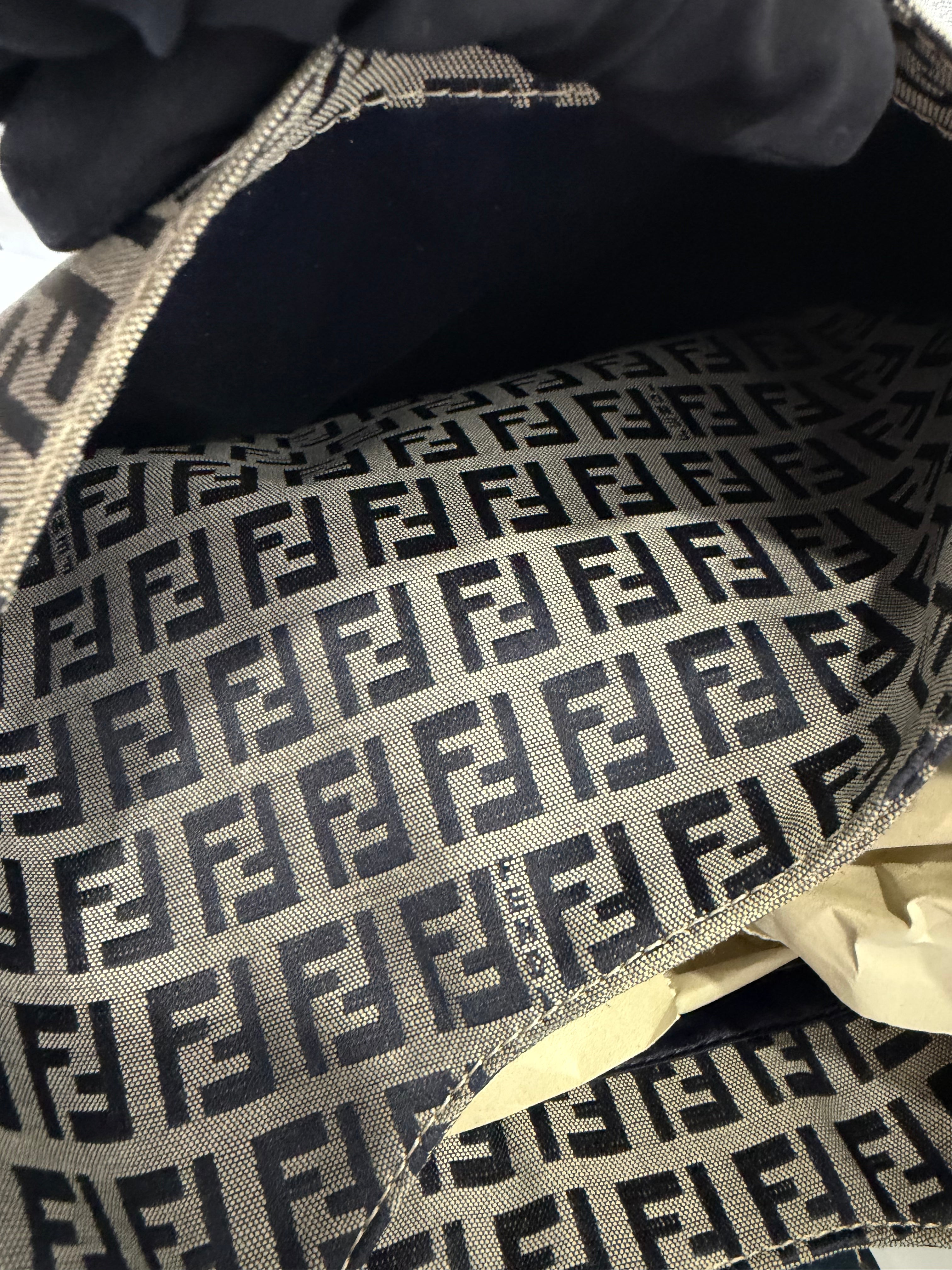 Borsa a Spalla Vintage Mamma Bucket di Fendi