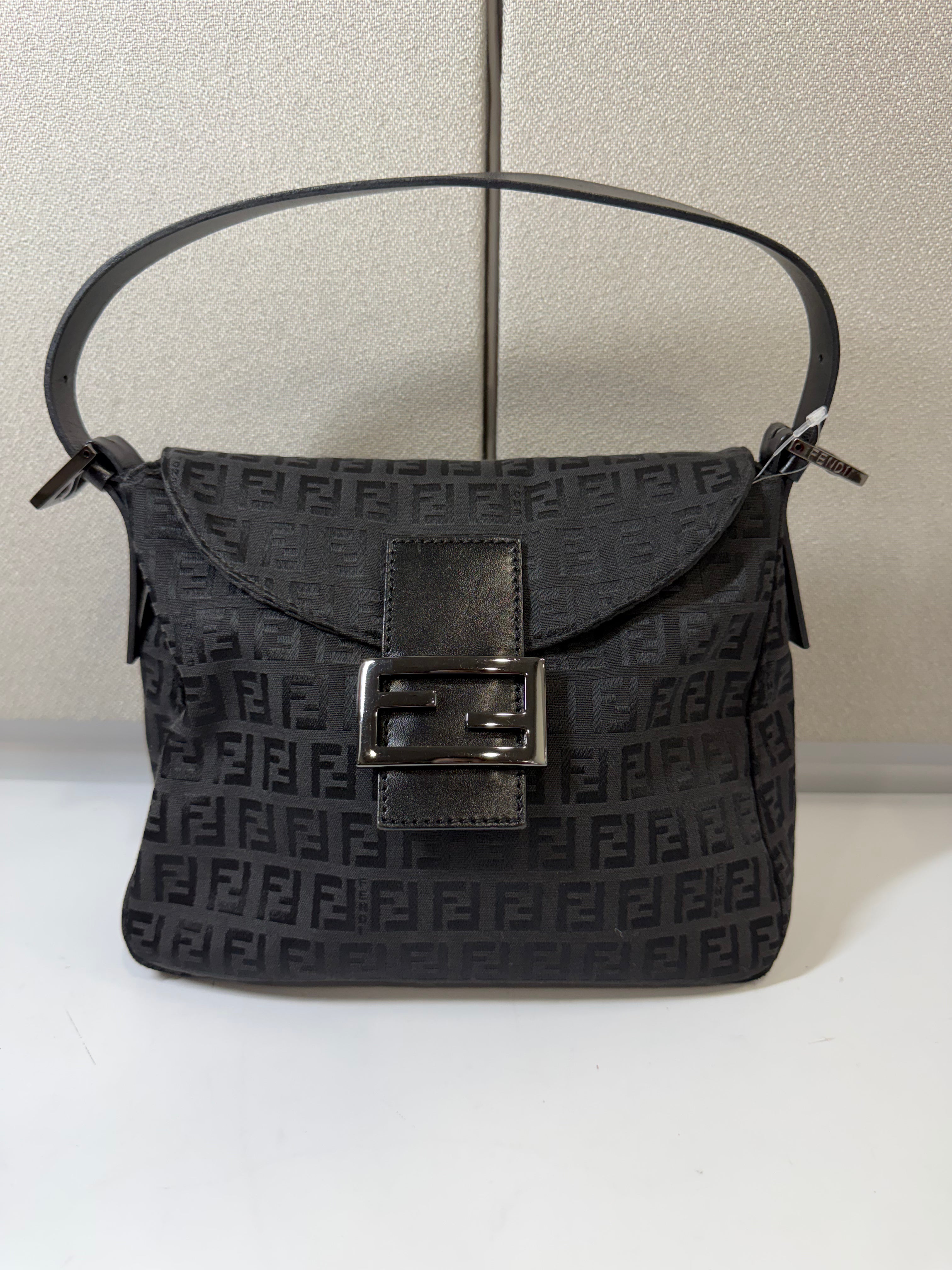 Borsa Fendi Baguette in Tela Zucchino Nera