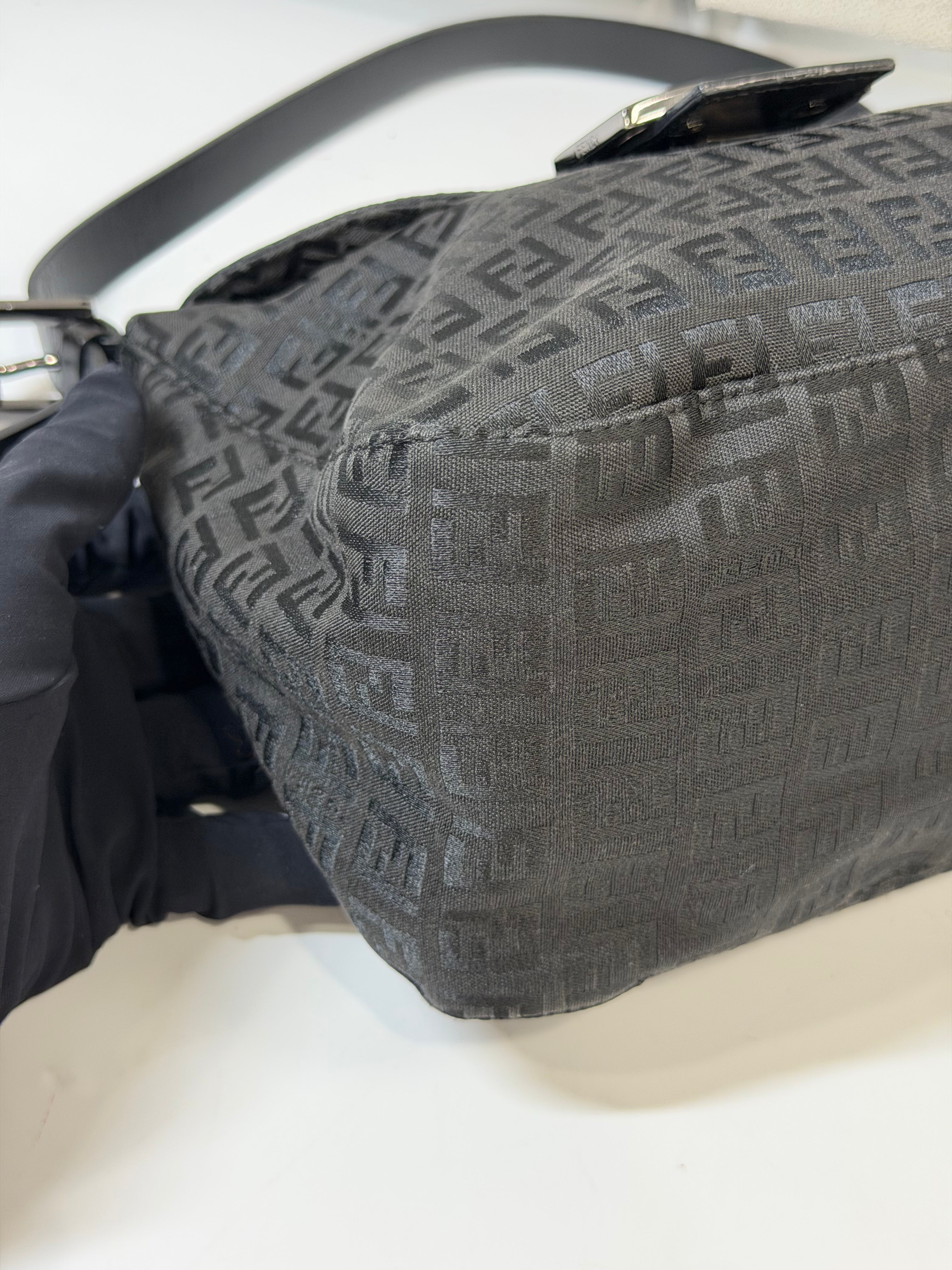 Borsa Fendi Baguette in Tela Zucchino Nera