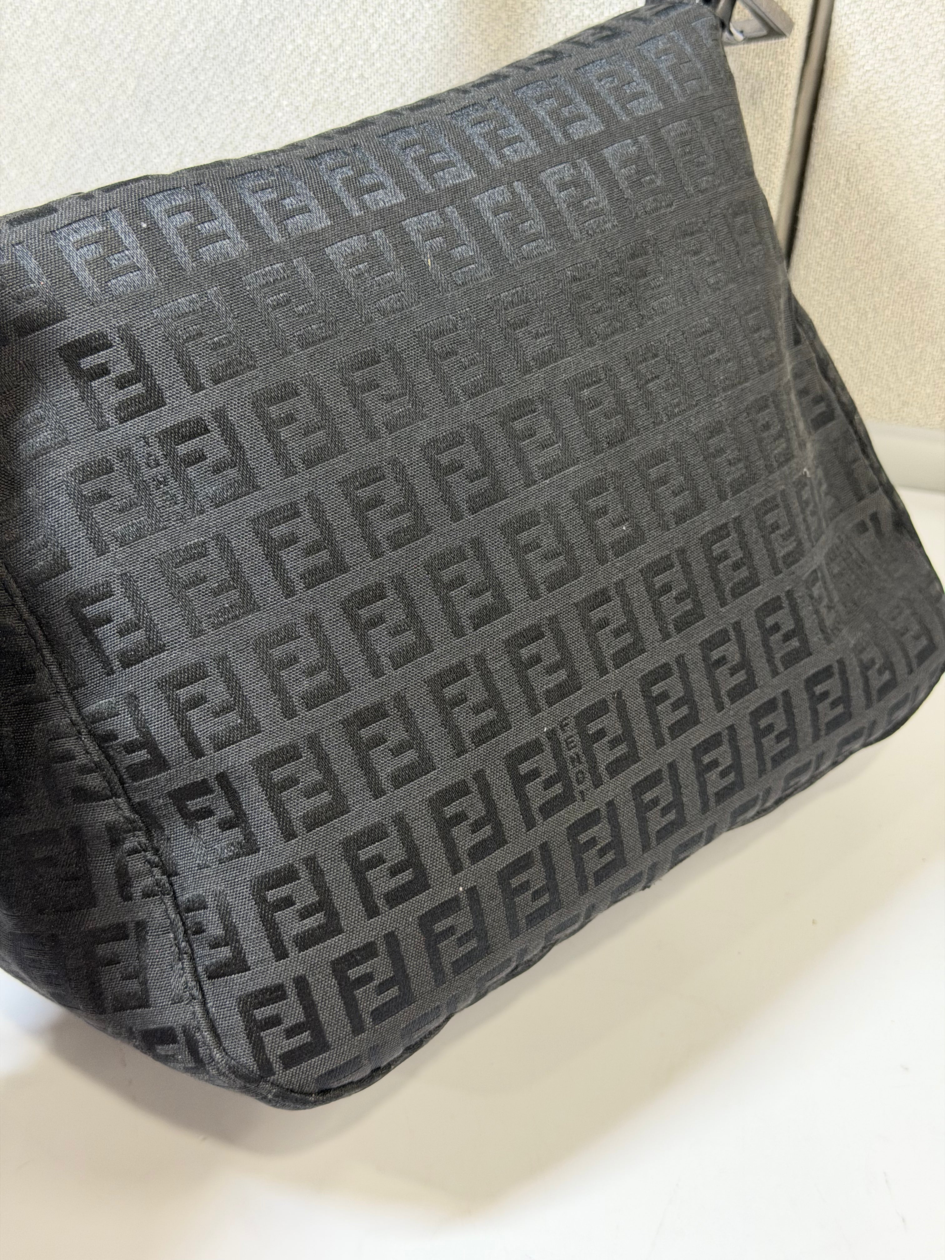 Borsa Fendi Baguette in Tela Zucchino Nera