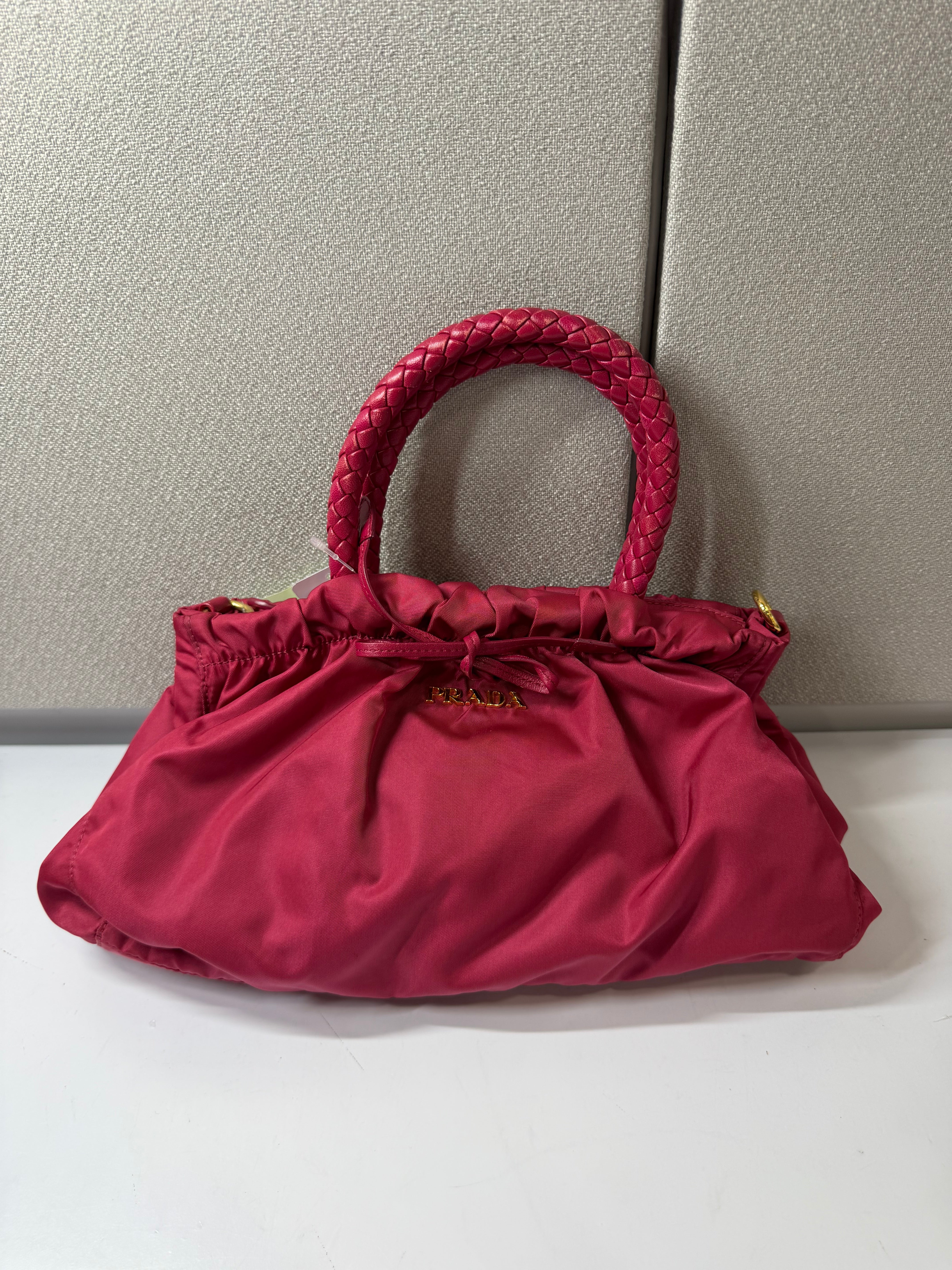 Borsa Prada in Nylon Fucsia con Manico in Pelle Intrecciata