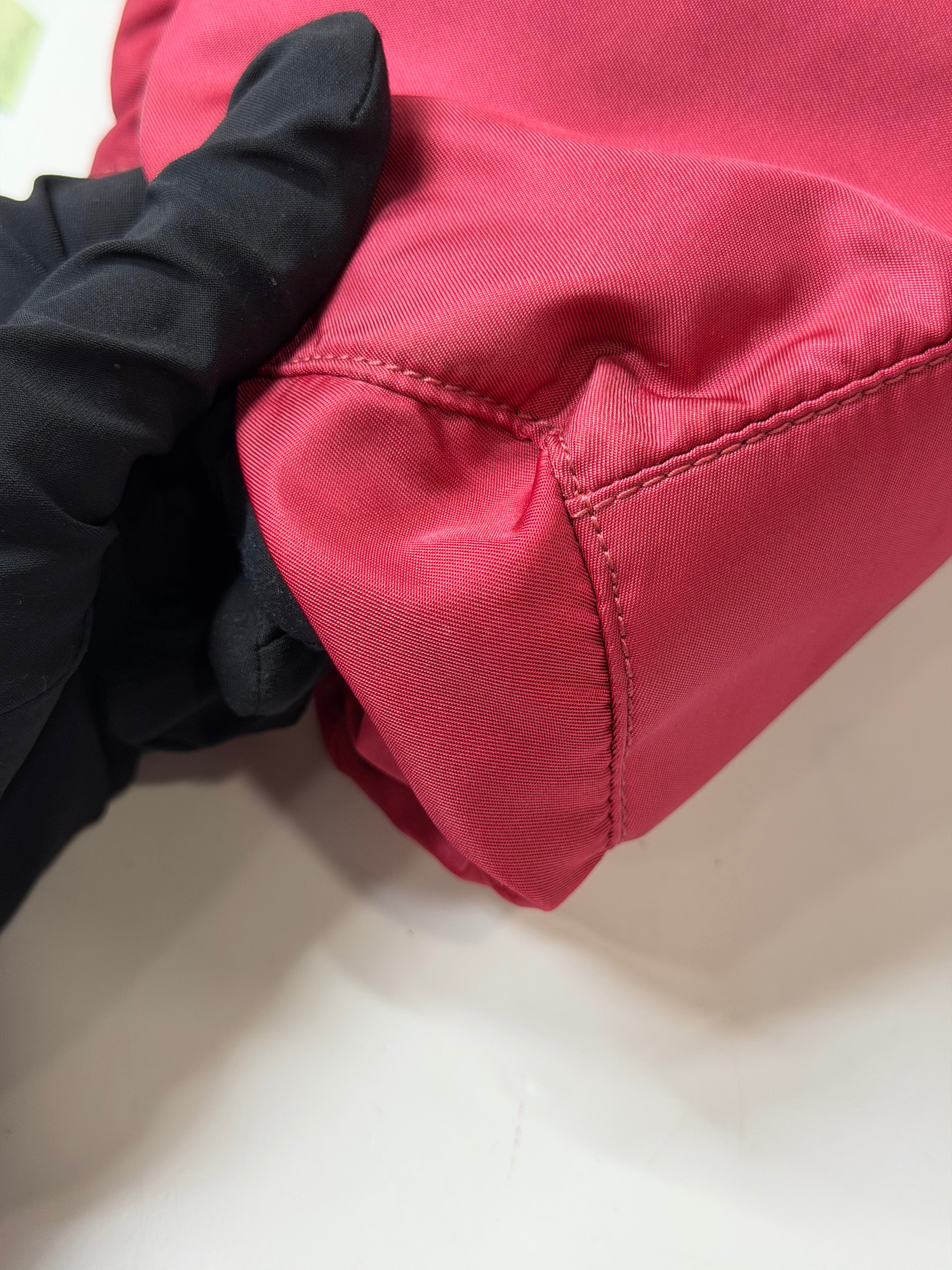 Borsa Prada in Nylon Fucsia con Manico in Pelle Intrecciata