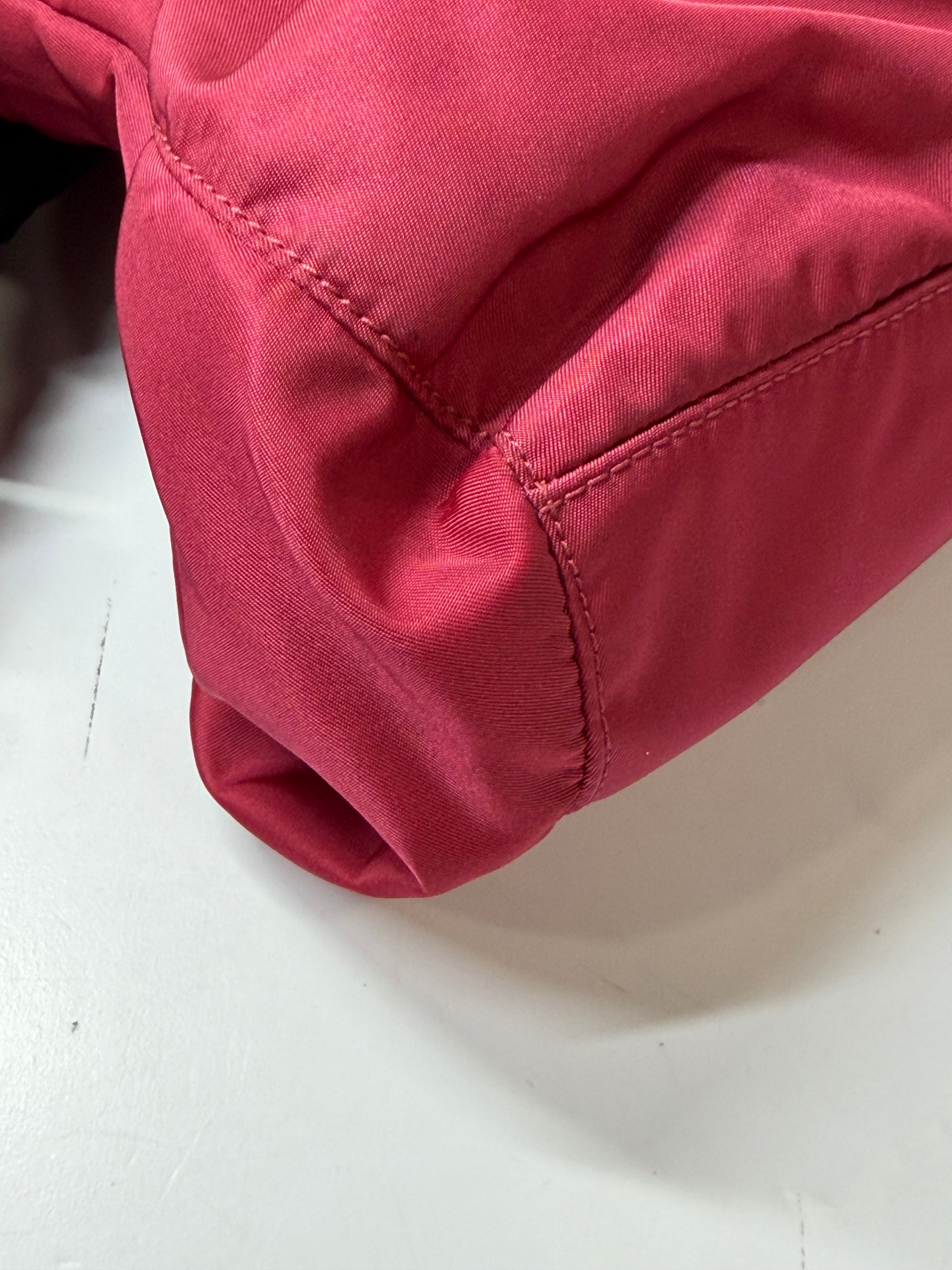 Borsa Prada in Nylon Fucsia con Manico in Pelle Intrecciata