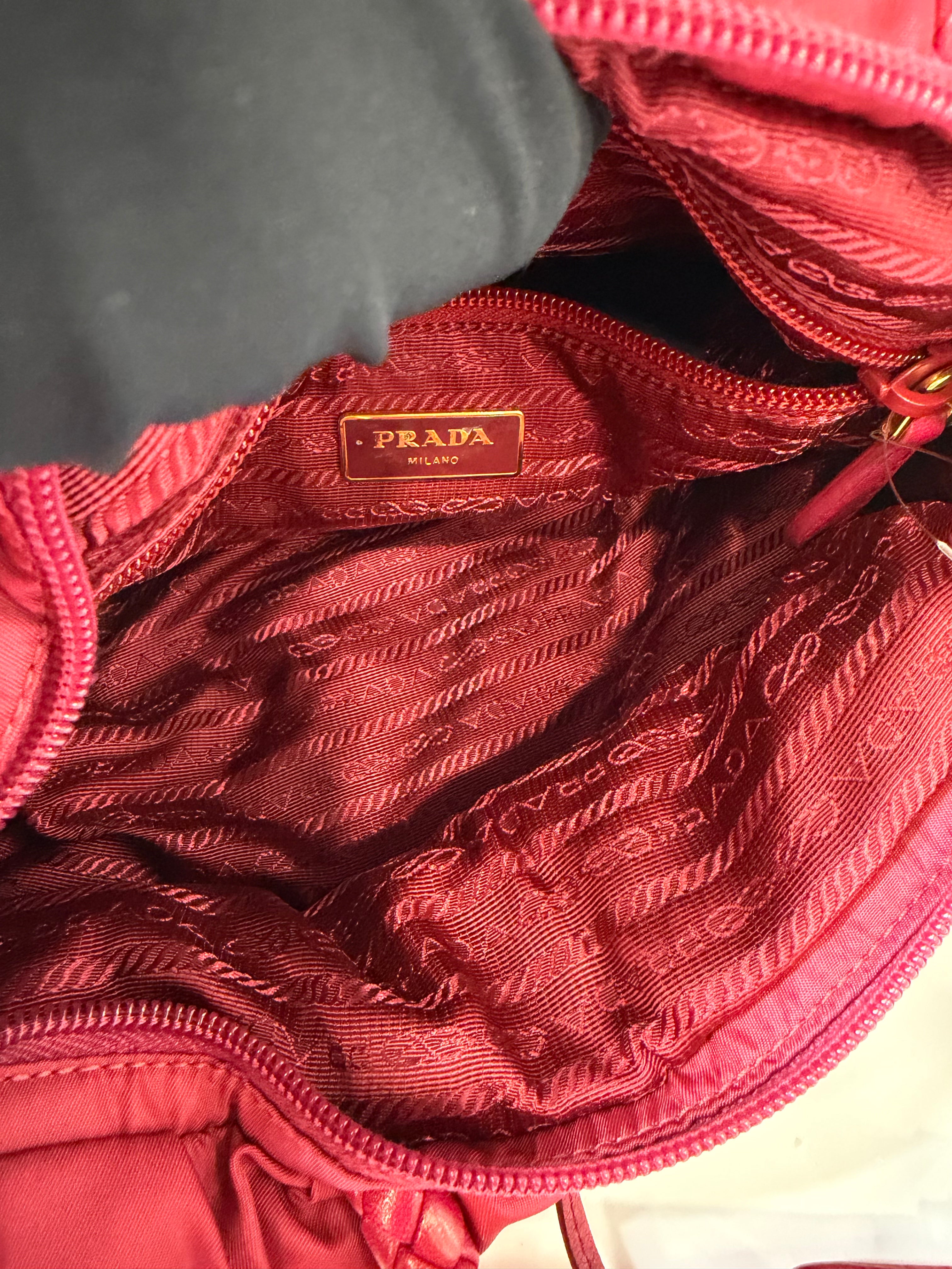 Borsa Prada in Nylon Fucsia con Manico in Pelle Intrecciata