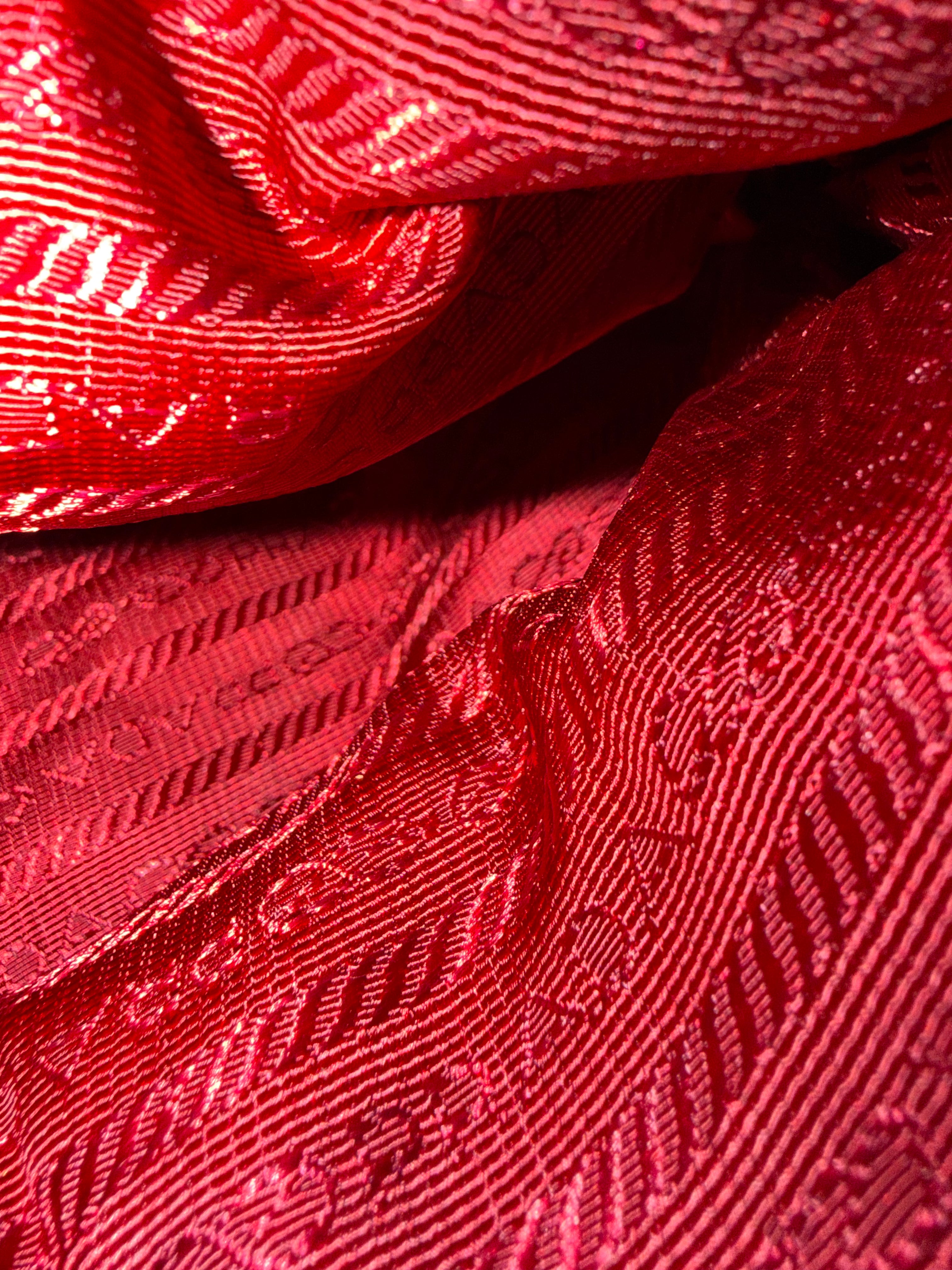 Borsa Prada in Nylon Fucsia con Manico in Pelle Intrecciata