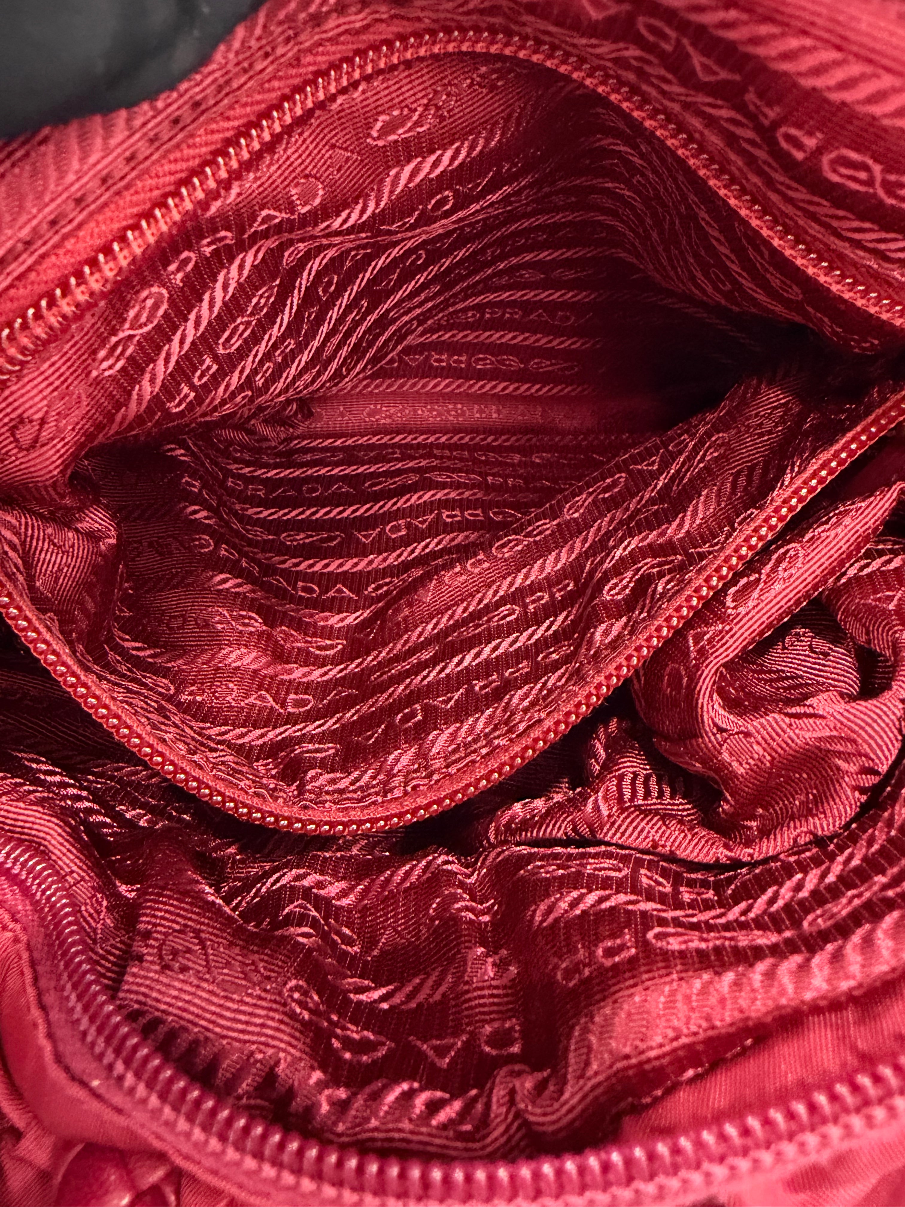 Borsa Prada in Nylon Fucsia con Manico in Pelle Intrecciata