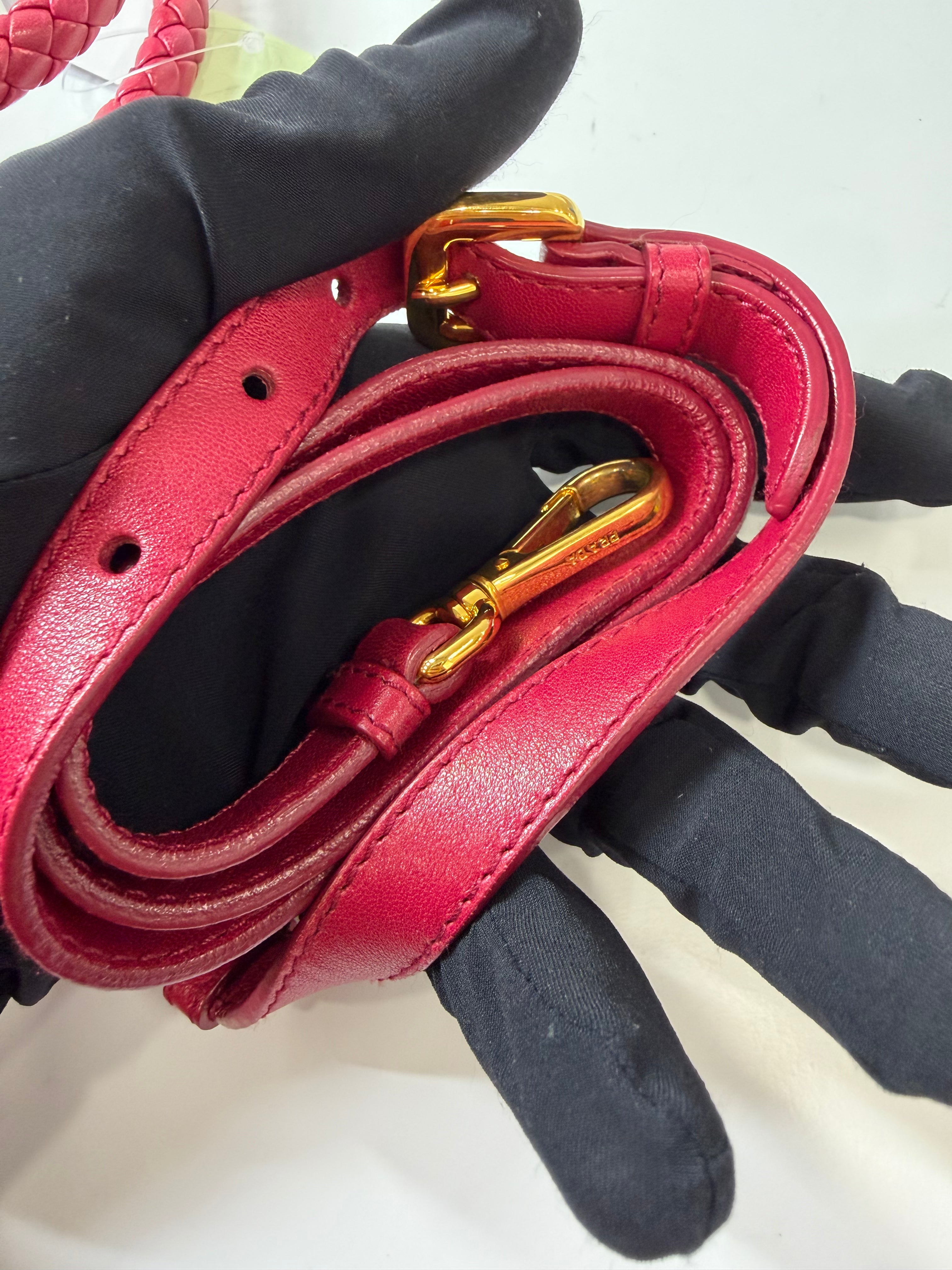 Borsa Prada in Nylon Fucsia con Manico in Pelle Intrecciata