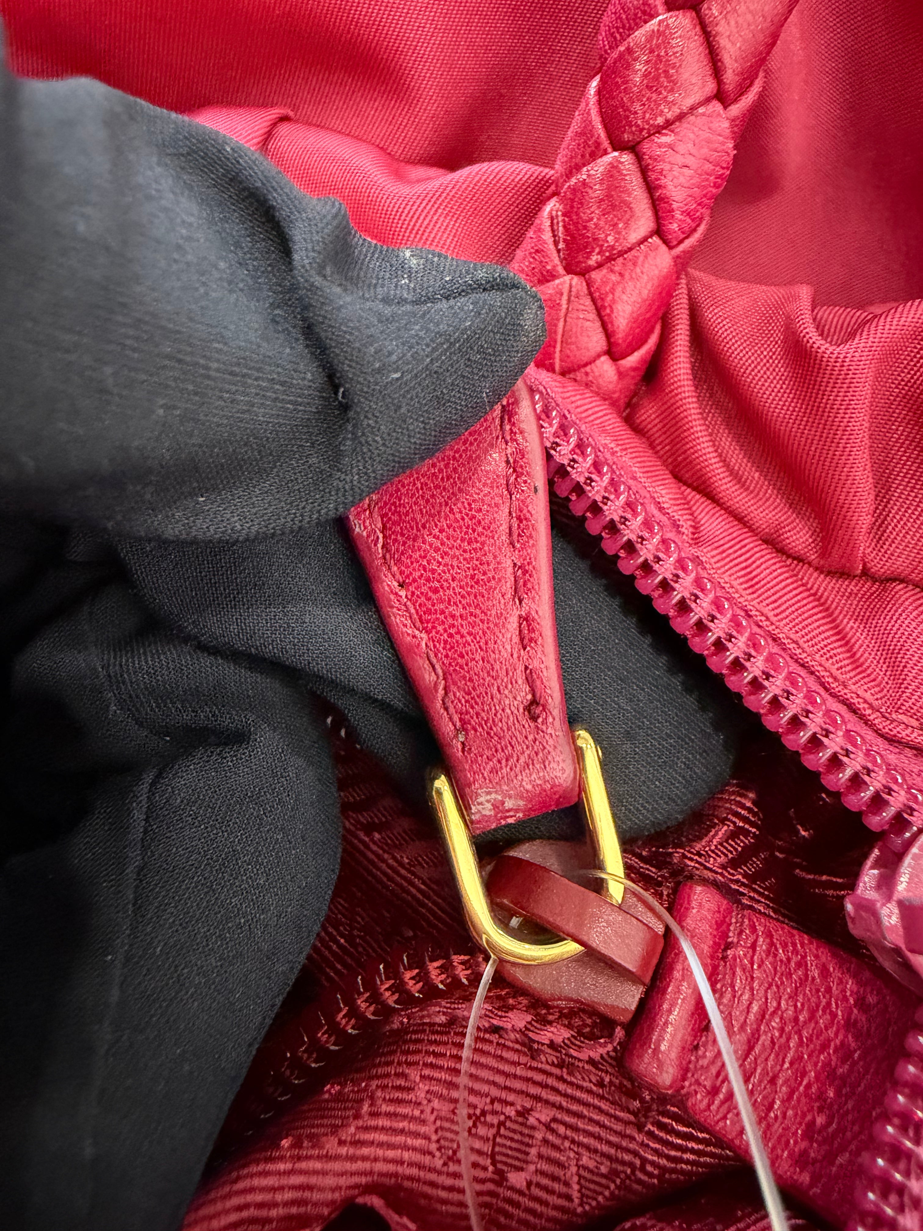 Borsa Prada in Nylon Fucsia con Manico in Pelle Intrecciata