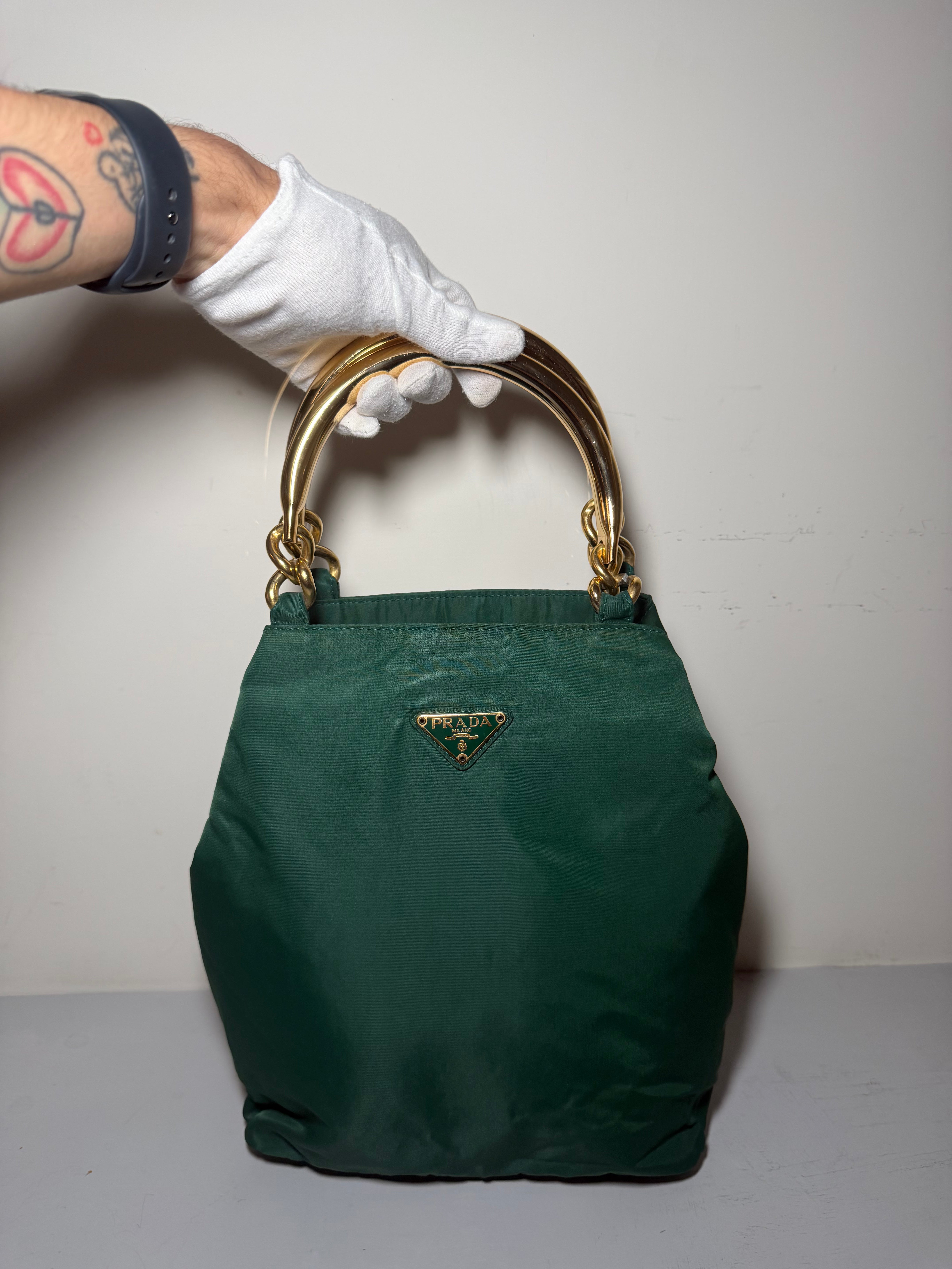 Borsa Tote Prada Vintage in Nylon con Manici in Metallo Dorato