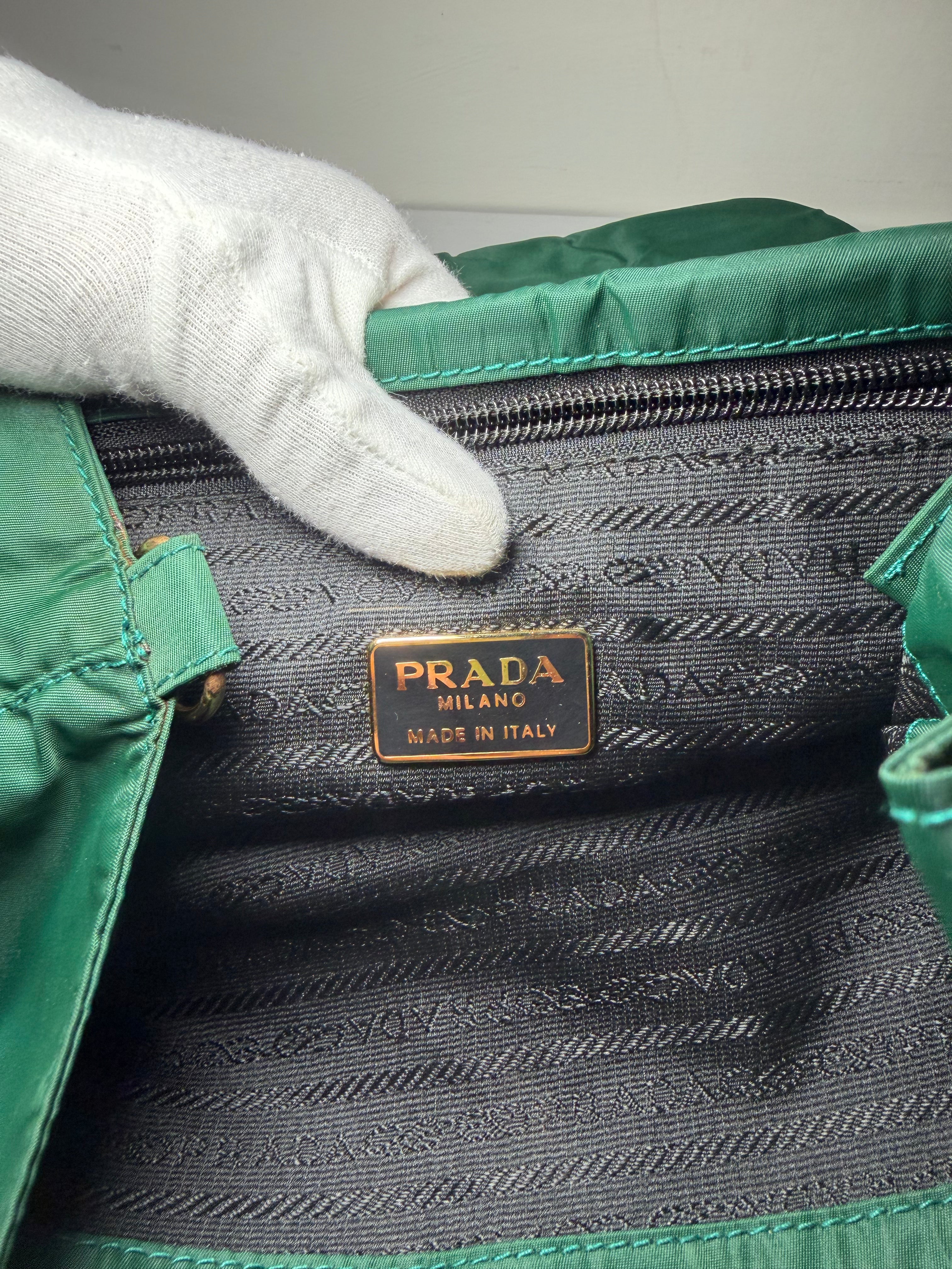 Borsa Tote Prada Vintage in Nylon con Manici in Metallo Dorato
