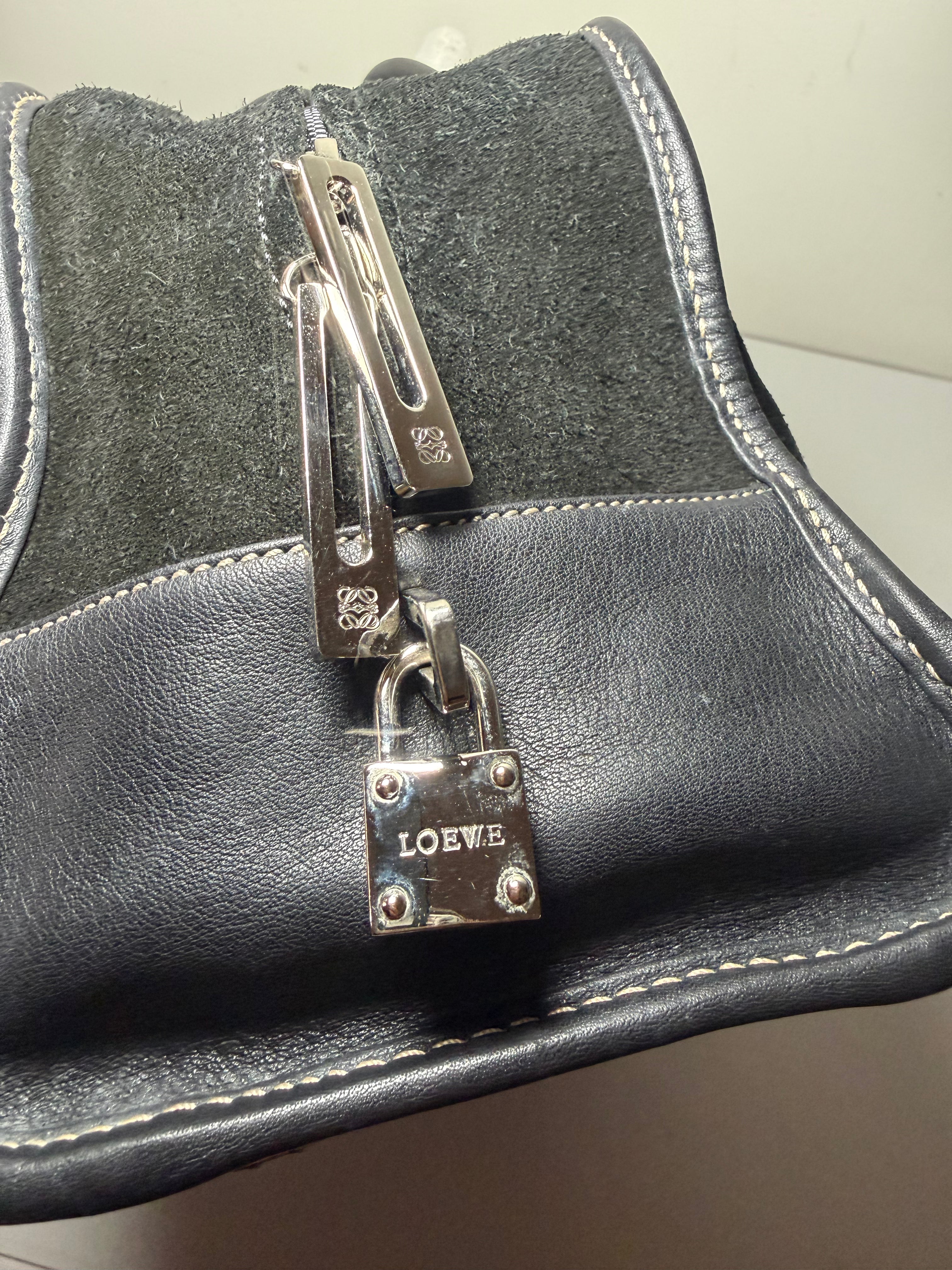 Borsa Loewe Amazona in Suede Nera