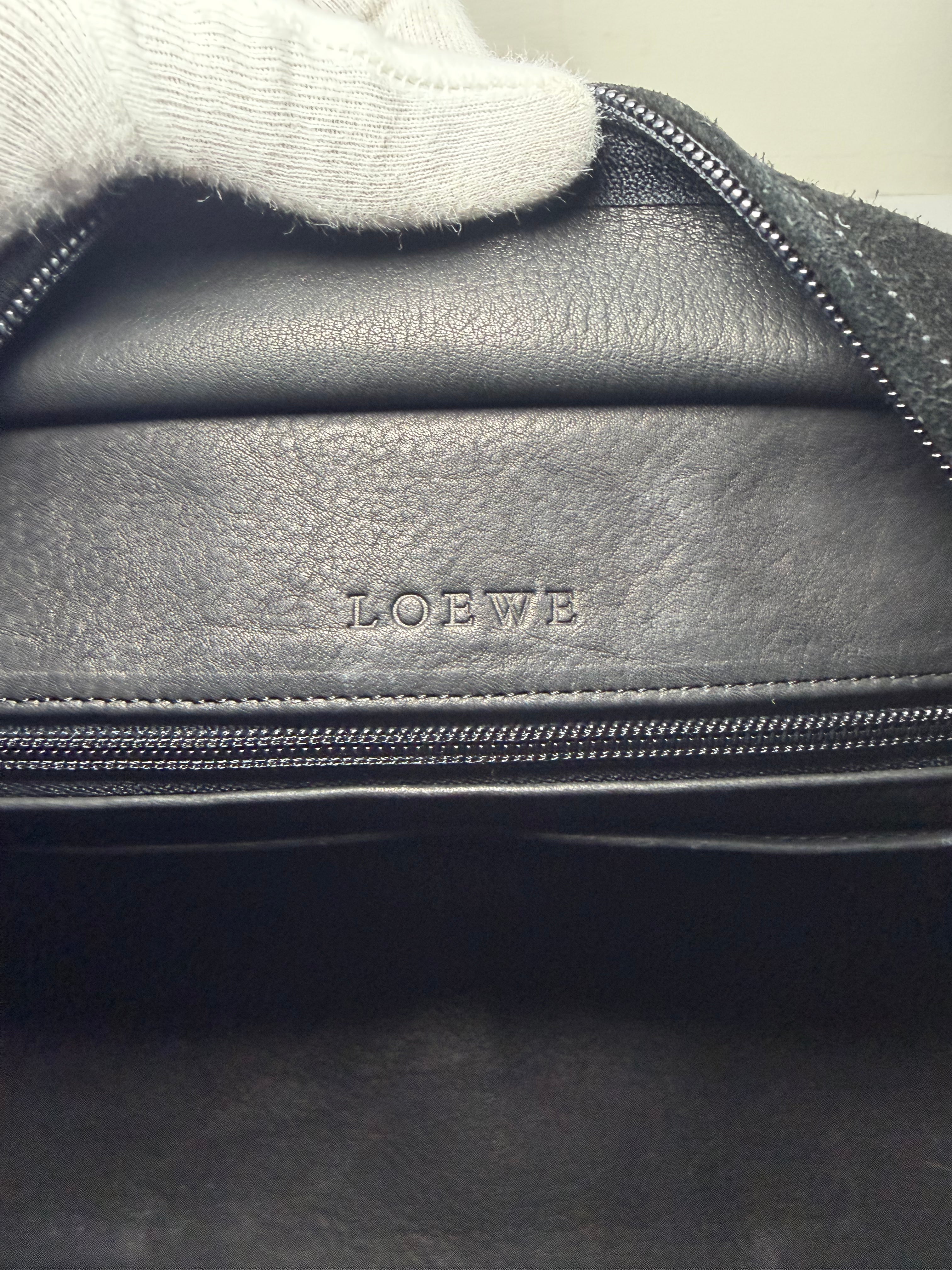 Borsa Loewe Amazona in Suede Nera